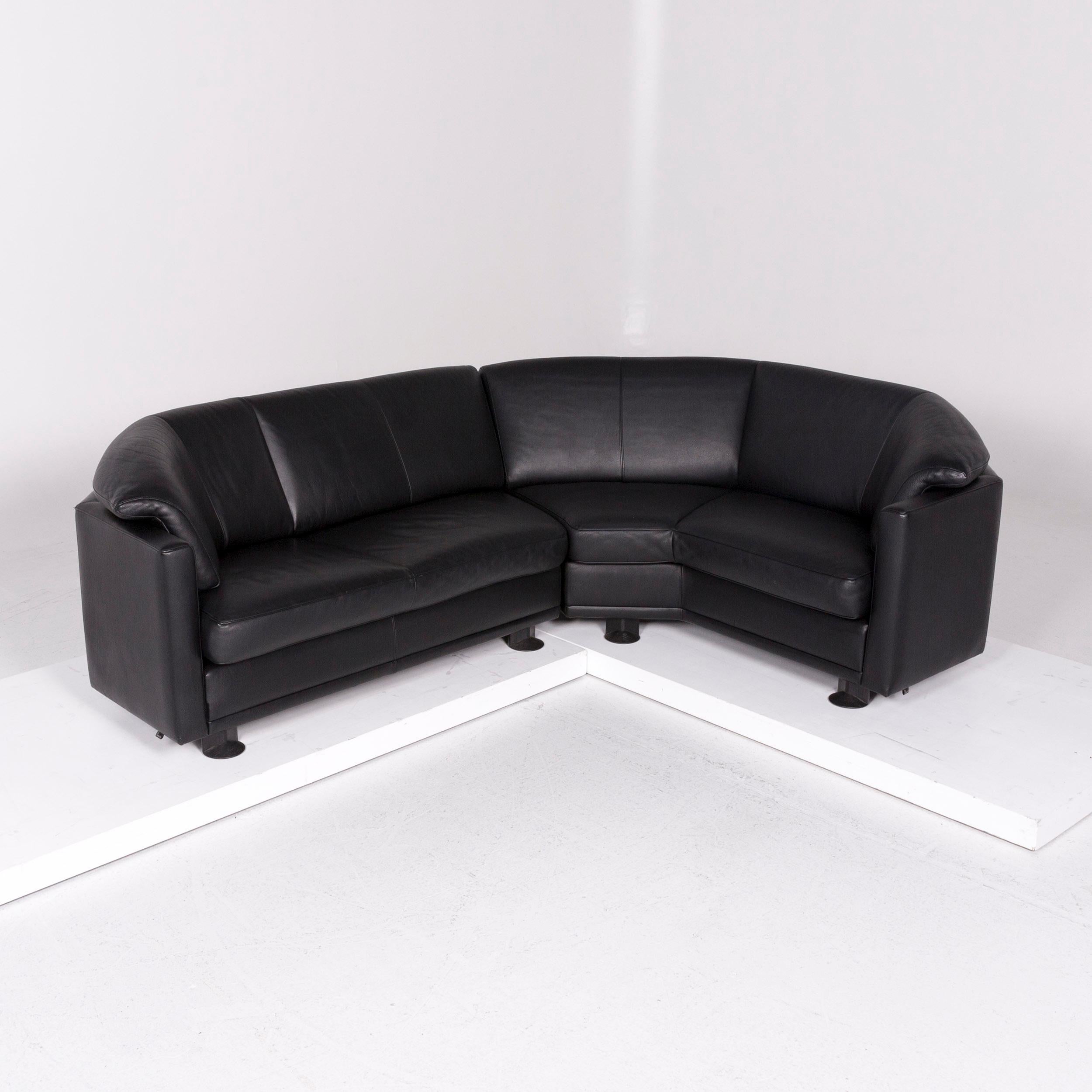 We bring to you a Leolux leather corner sofa black sofa couch.
 
 Product measurements in centimeters:
 
Depth 87
Width 245
Height 76
Seat-height 42
Rest-height 62
Seat-depth 50
Seat-width 138
Back-height 33.
  