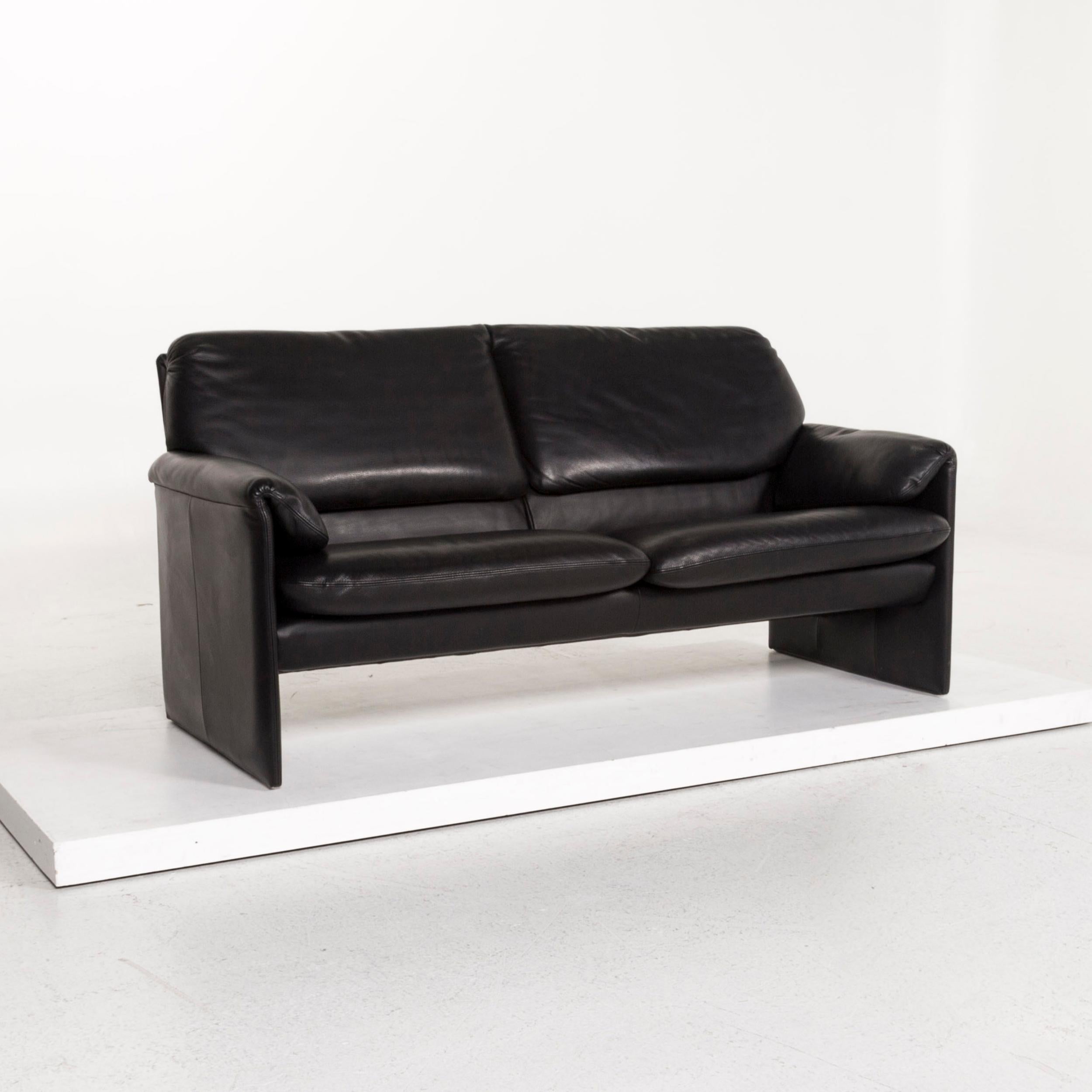 Leolux Leather Sofa Black Two-Seat Couch In Good Condition For Sale In Cologne, DE