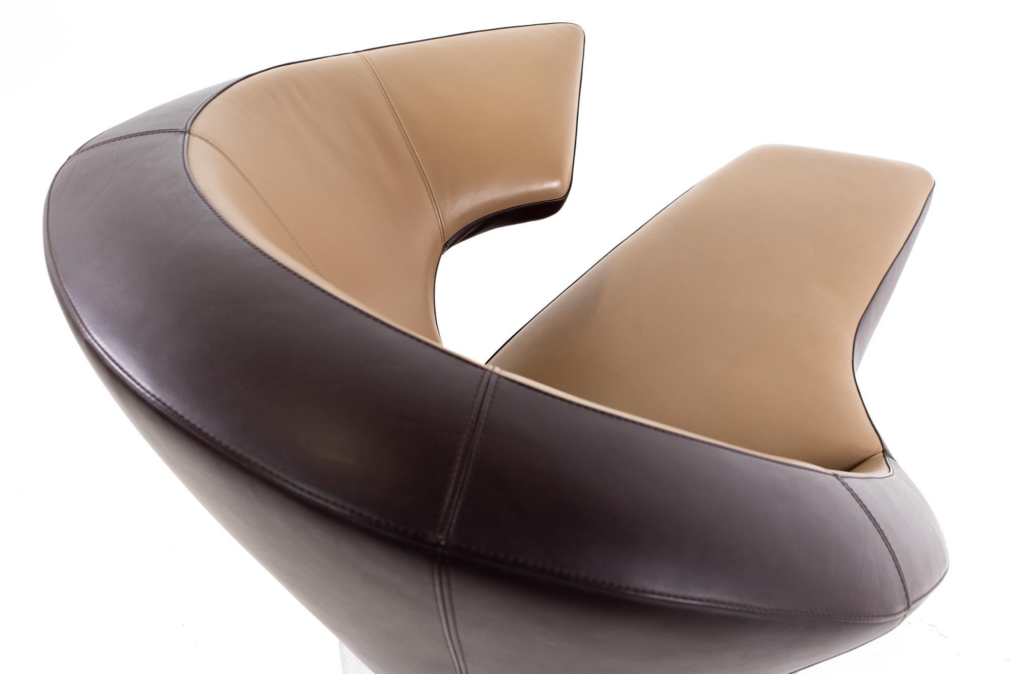 Leolux Leather Swivel Chaise Lounge Chairs, Pair In Excellent Condition In Franklin Park, IL