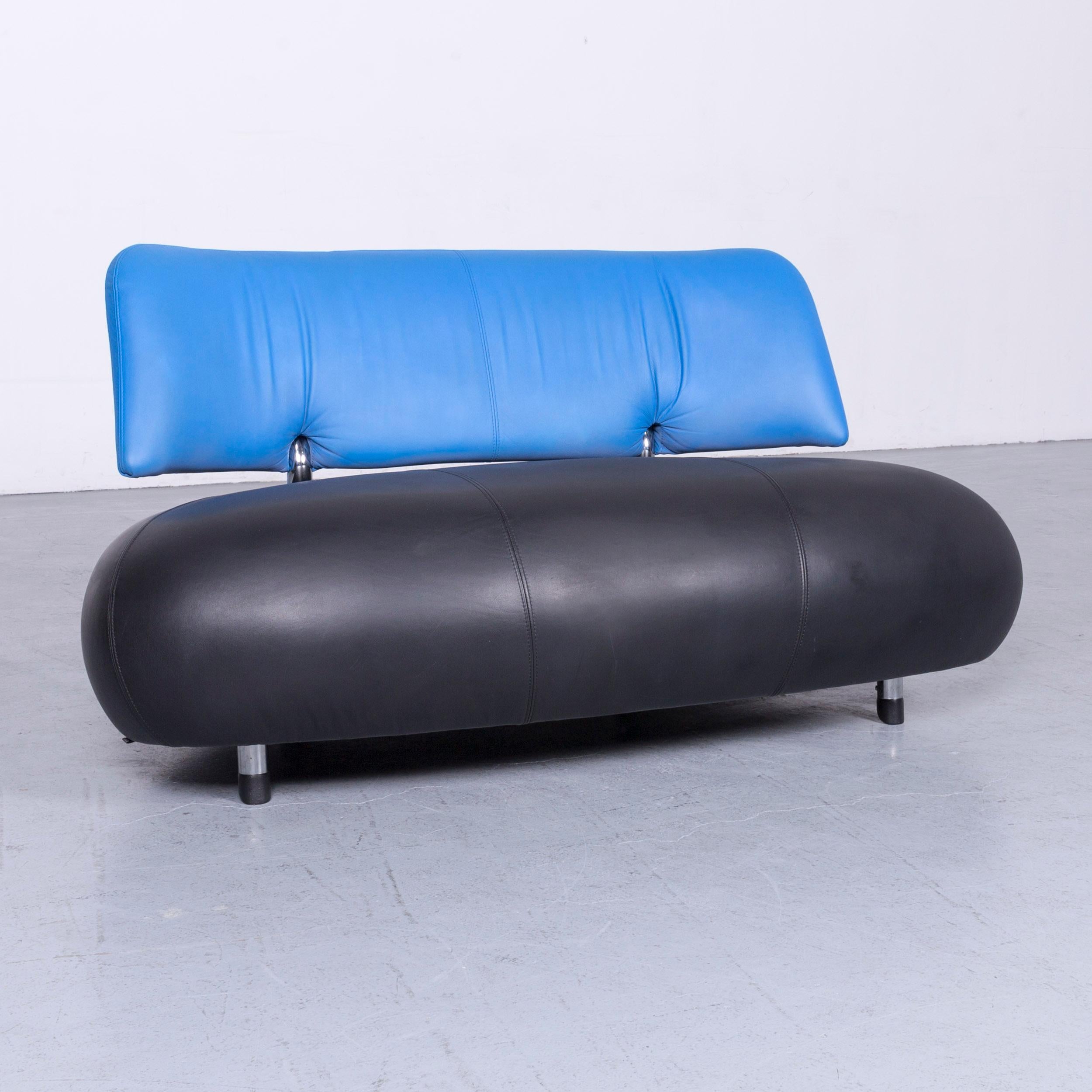 We bring to you a Leolux Pallone designer sofa black blue two-seat modern couch.