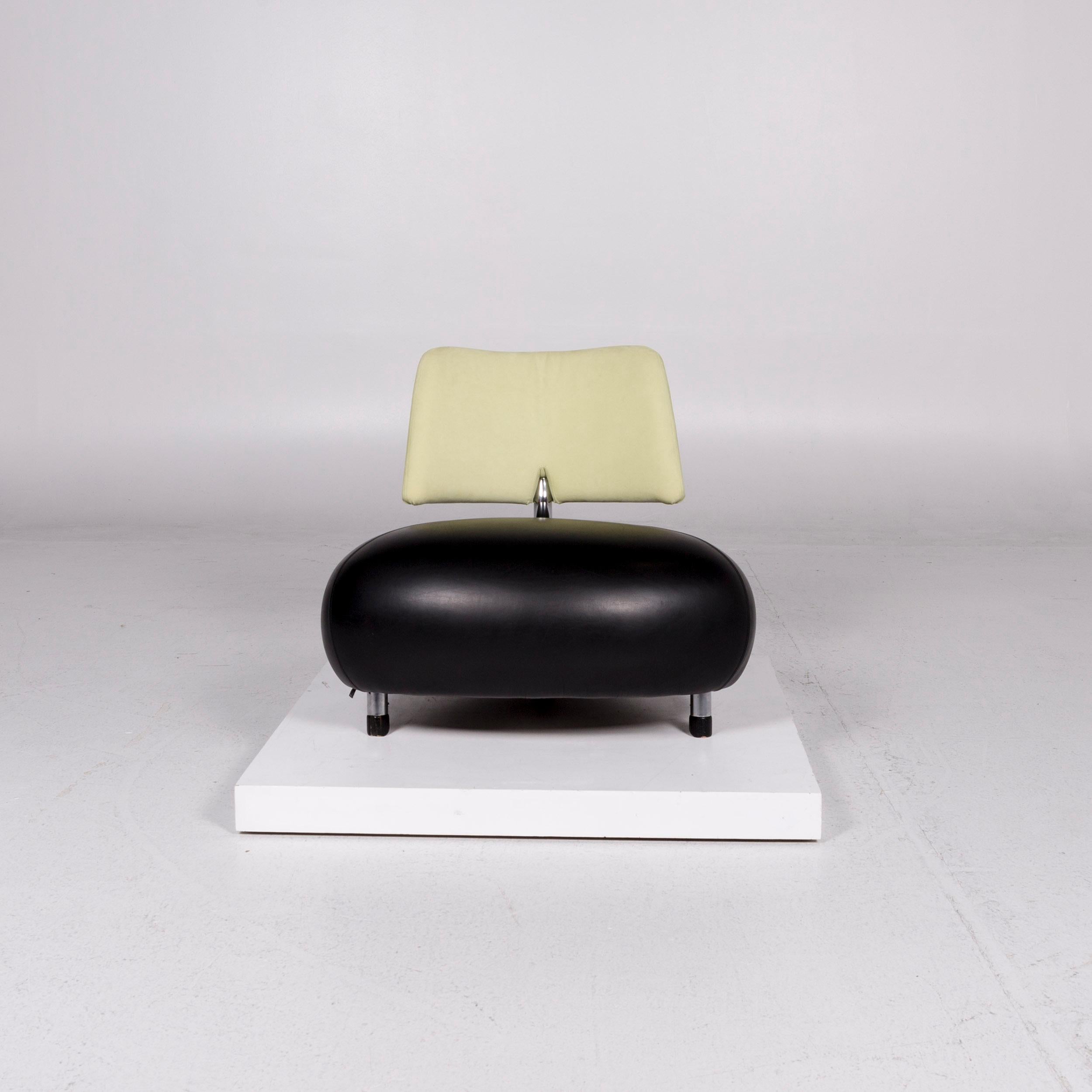 We bring to you a Leolux Pallone Pa leather armchair black.
 
 Product measurements in centimeters:
 
Depth 82
Width 84
Height 77
Seat-height 41
Seat-depth 62
Seat-width 84
Back-height 34.

             