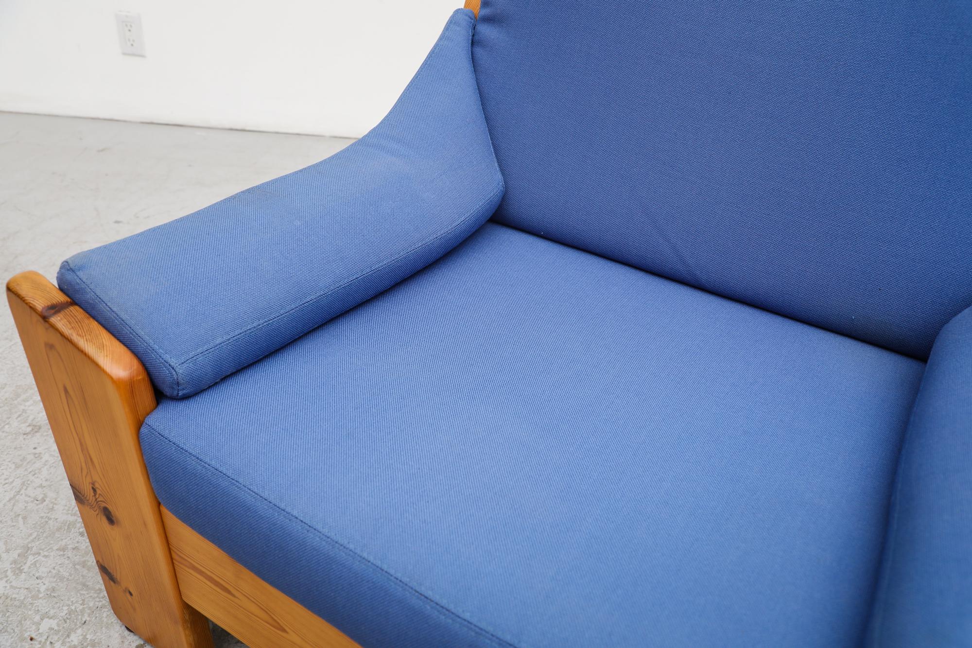 Leolux Pine Lounge Chair with Original Blue Cushions 9