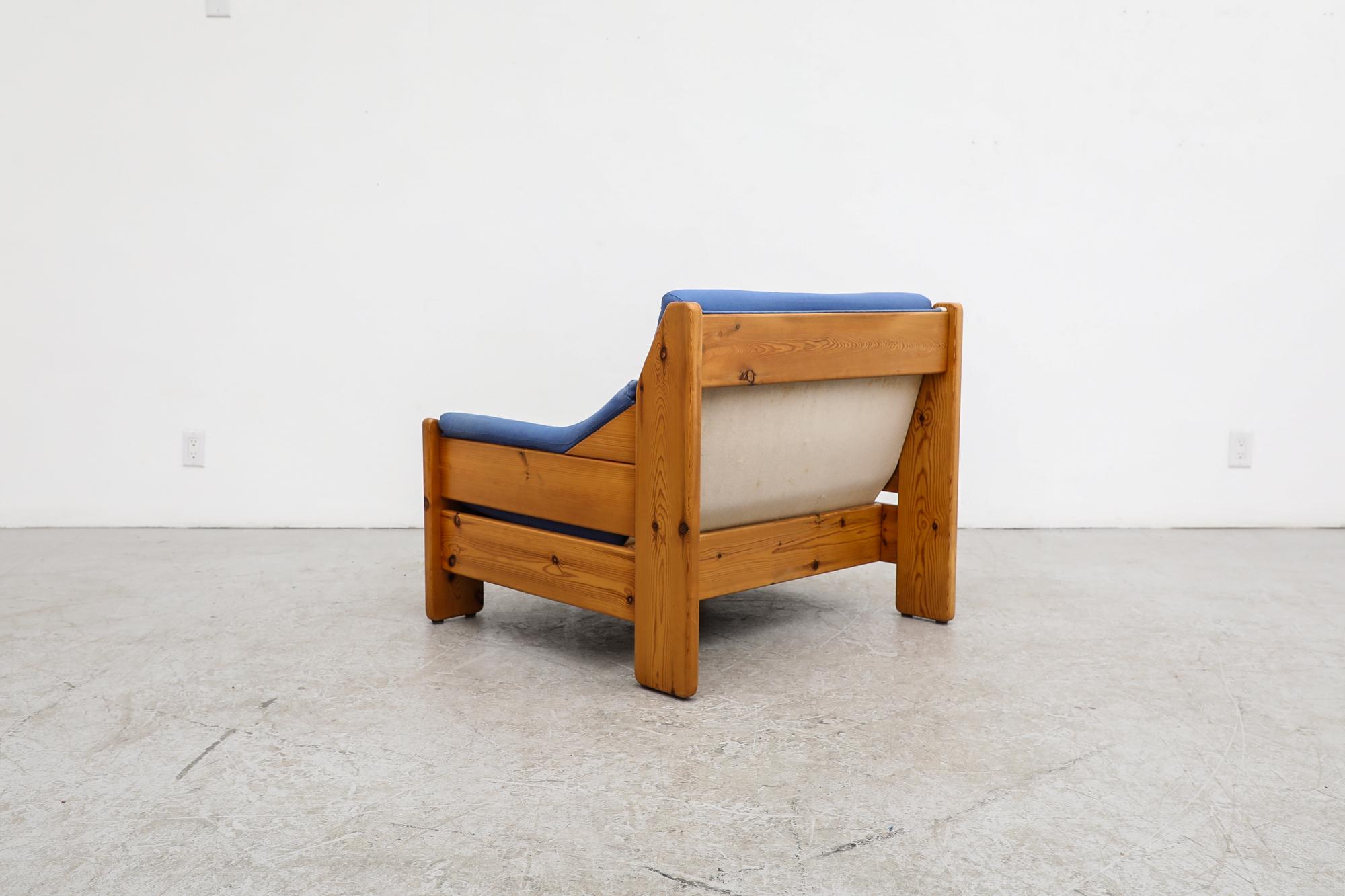Late 20th Century Leolux Pine Lounge Chair with Original Blue Cushions