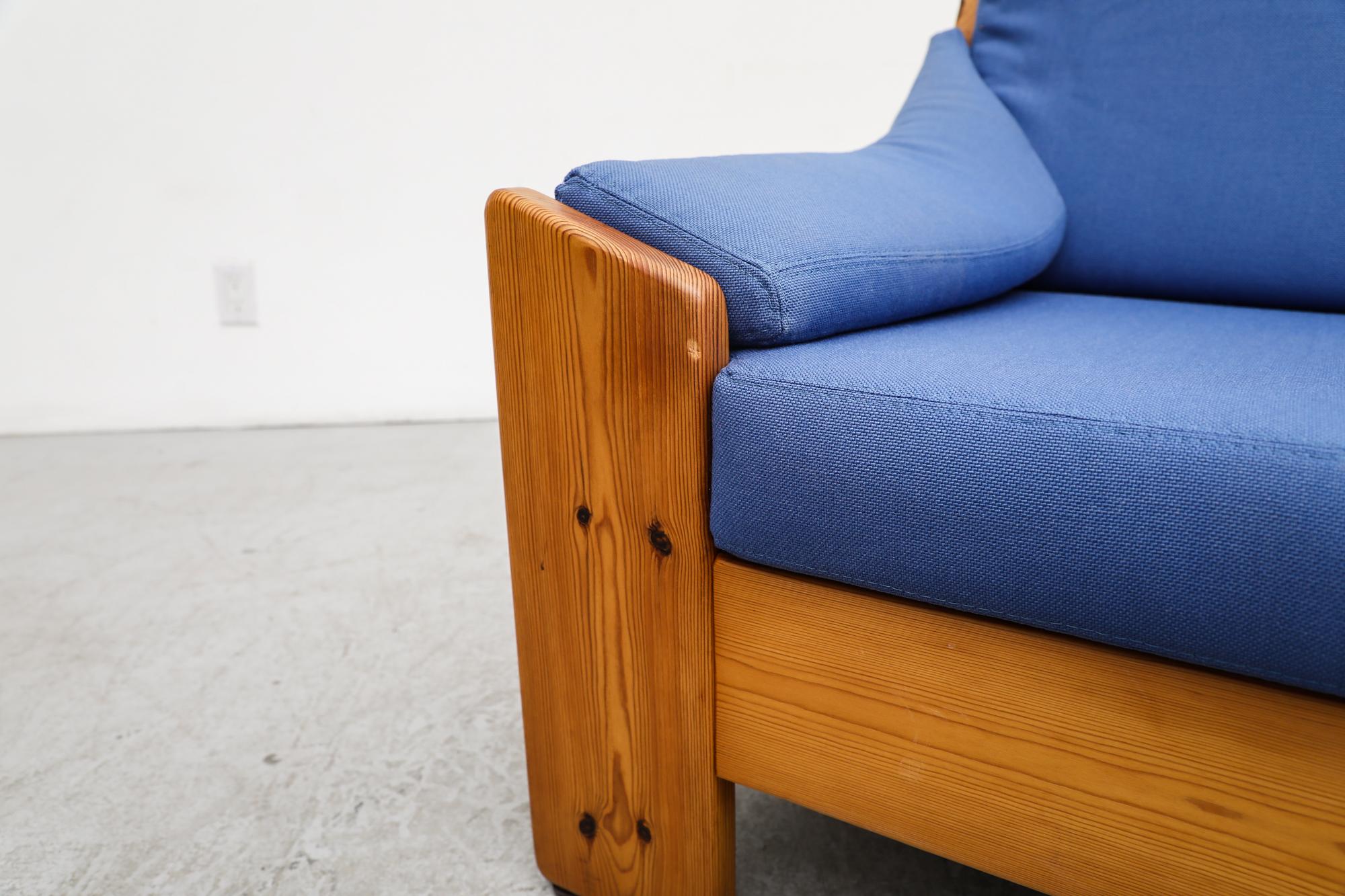 Leolux Pine Loveseat with Original Blue Cushions 4
