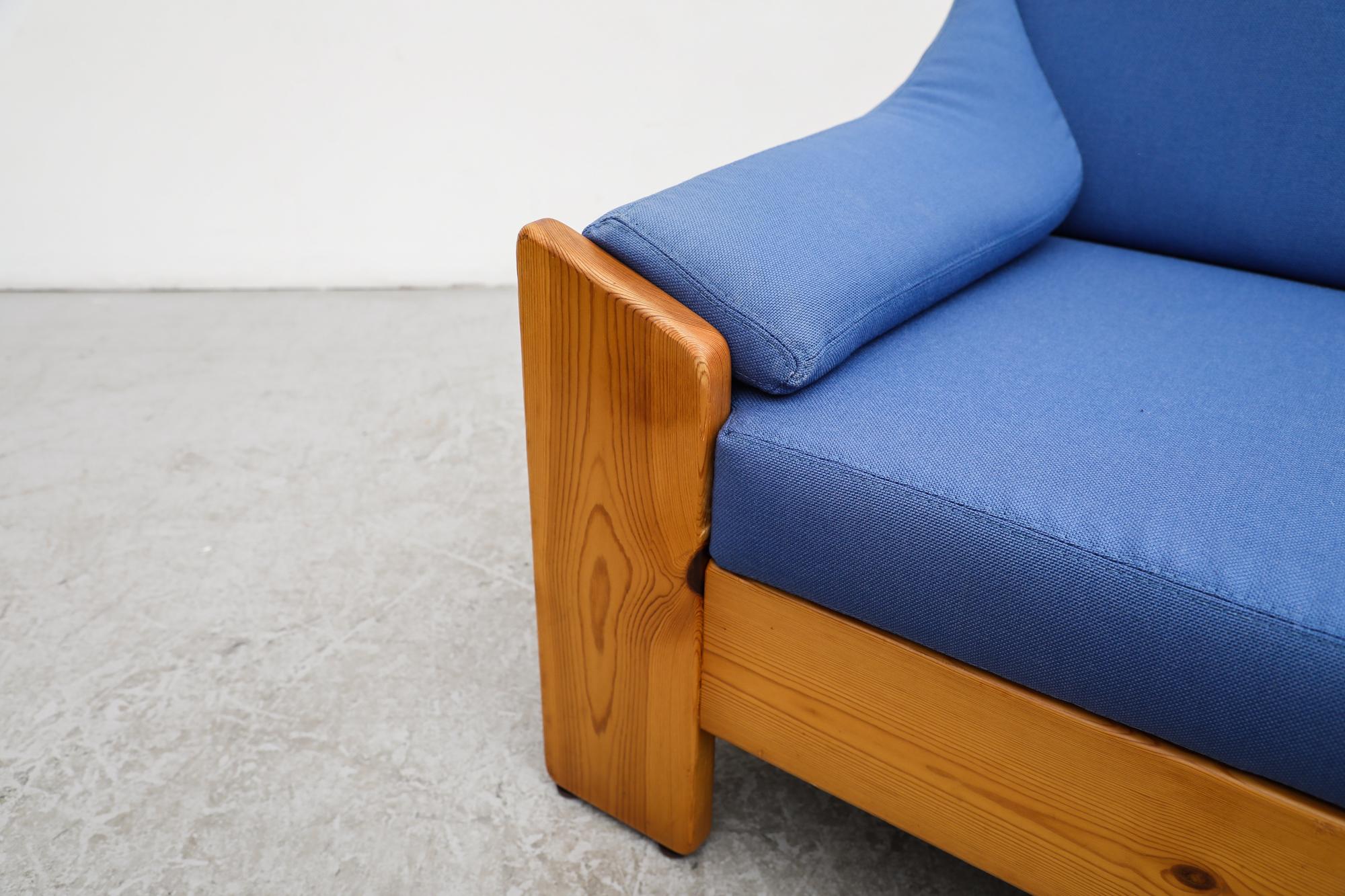 Leolux Pine Loveseat with Original Blue Cushions 10