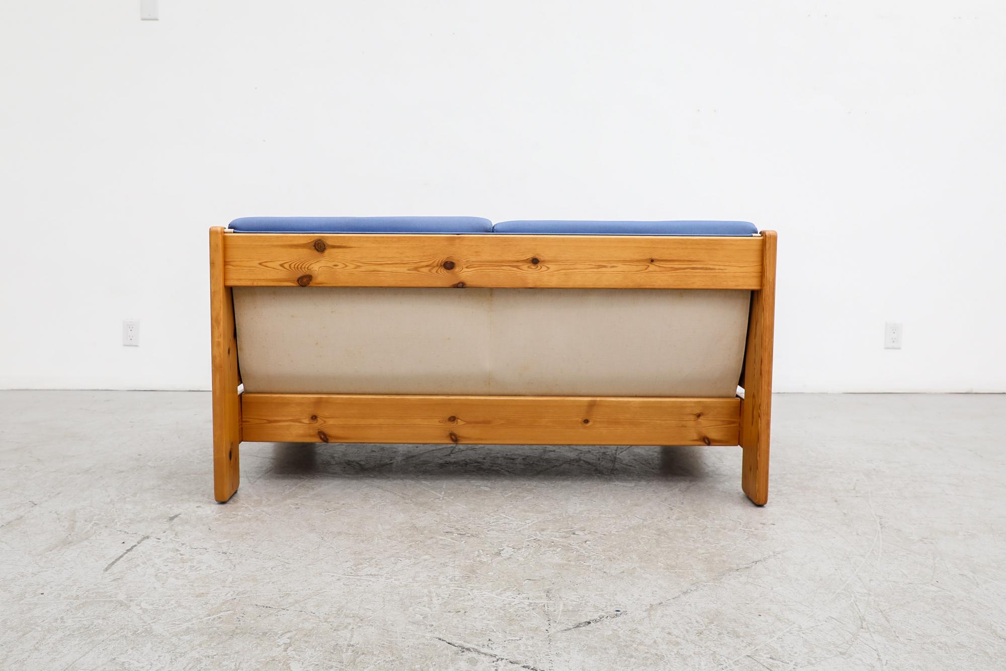 Leolux Pine Loveseat with Original Blue Cushions In Good Condition In Los Angeles, CA