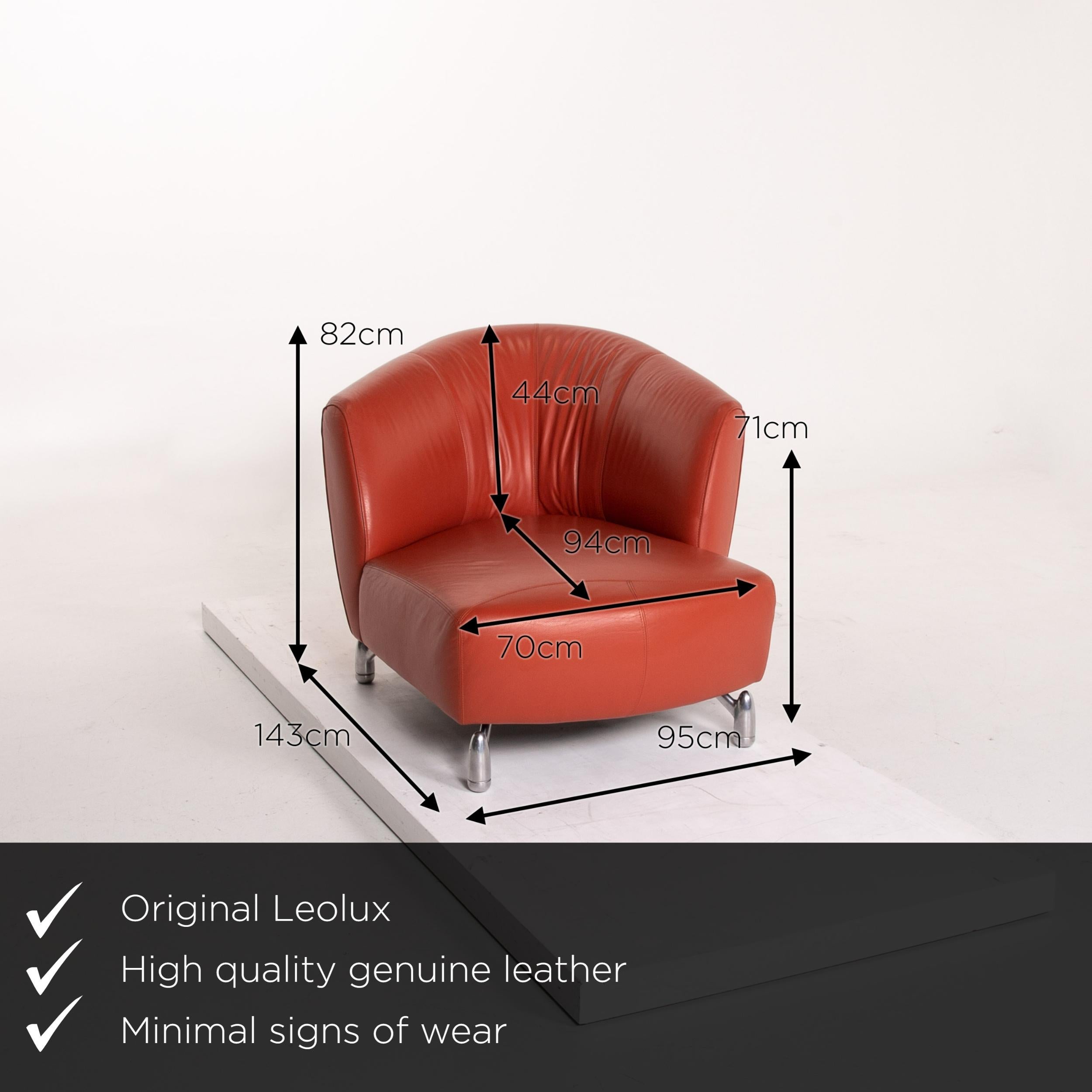 We present to you a Leolux Pupilla leather armchair terracotta orange.

 

 Product measurements in centimeters:
 

Depth 143
 Width 95
 Height 82
 Seat height 44
 Rest height 71
Seat depth 94
 Seat width 70
Back height 44.