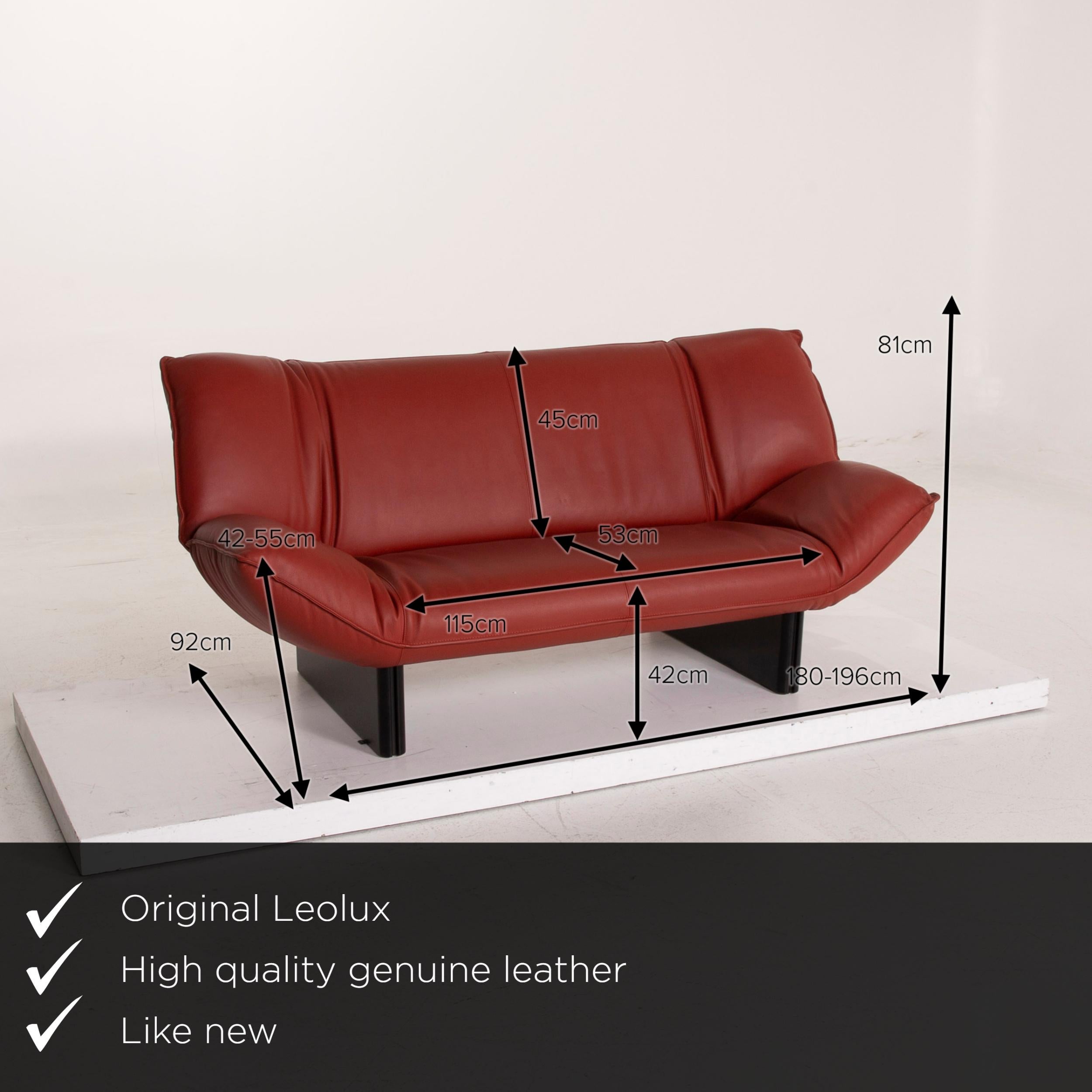 We present to you a Leolux Tango leather sofa dark red three-seat.

 

 Product measurements in centimeters:
 

Depth 92
Width 196
Height 81
Seat height 42
Rest height 42
Seat depth 53
Seat width 115
Back height 45.
    