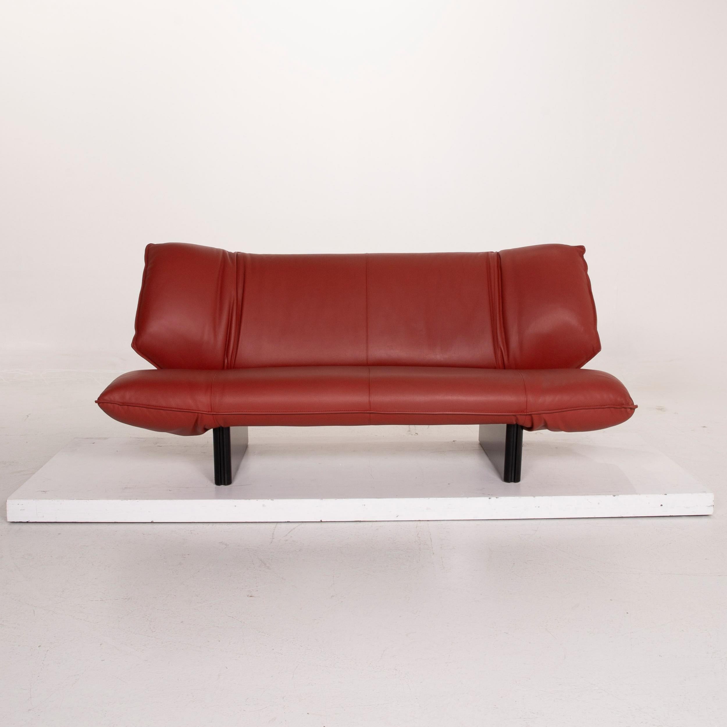 Leolux Tango Leather Sofa Dark Red Three-Seat In Excellent Condition For Sale In Cologne, DE