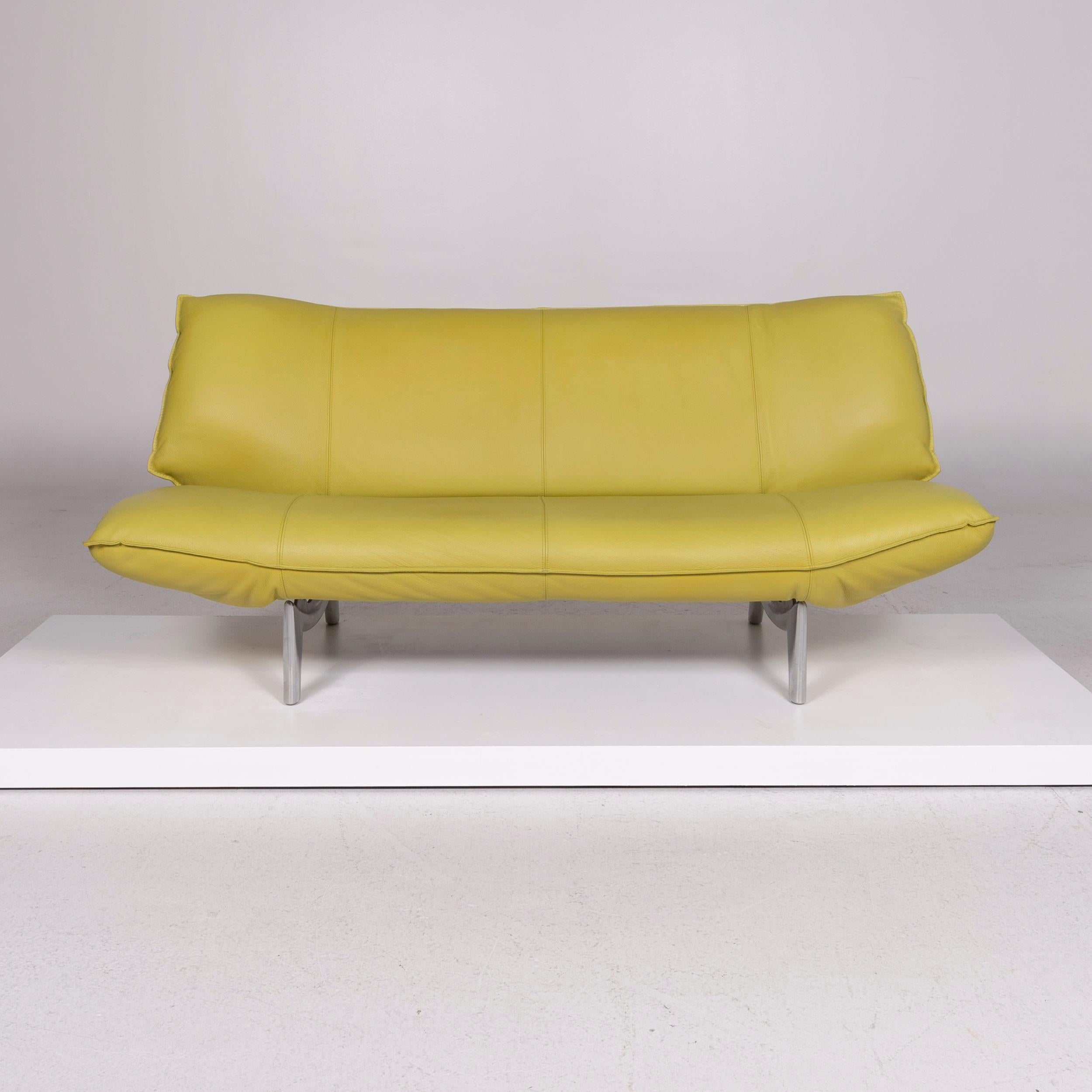 We bring to you a Leolux Tango leather sofa green lime green two-seat function couch.
 

 Product measurements in centimeters:
 

Depth 90
Width 168
Height 87
Seat-height 42
Rest-height 44
Seat-depth 55
Seat-width 103
Back-height 40.
 