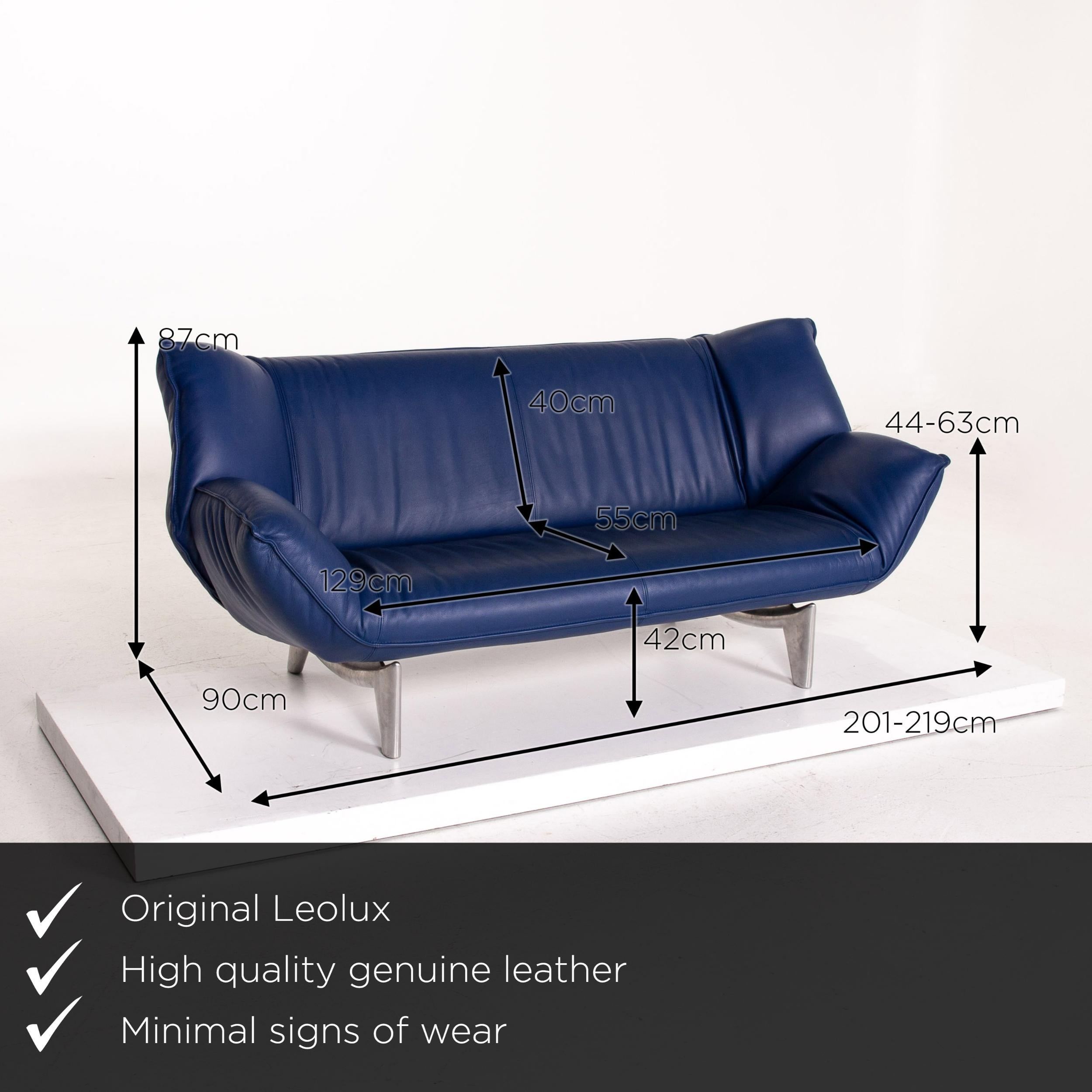 We present to you a Leolux Tango leather sofa set blue dark blue 1 three-seat 1 two-seat.

 

 Product measurements in centimeters:
 

Depth 90
Width 201
Height 87
Seat height 42
Rest height 44
Seat depth 55
Seat width 129
Back height
