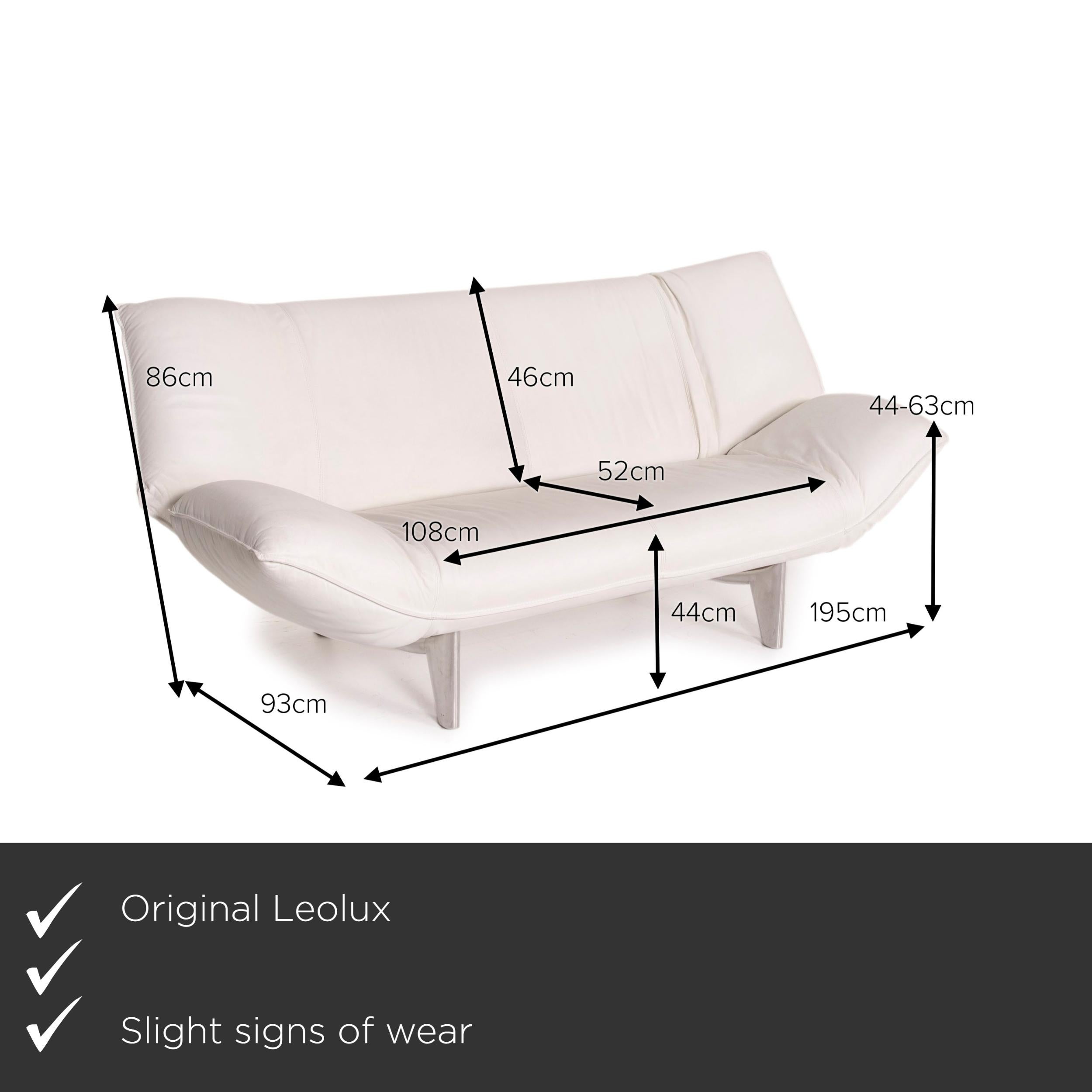We present to you a Leolux Tango leather sofa white two-seater function.


 Product measurements in centimeters:
 

Depth: 93
Width: 195
Height: 86
Seat height: 44
Rest height: 44
Seat depth: 52
Seat width: 108
Back height: 46.
  