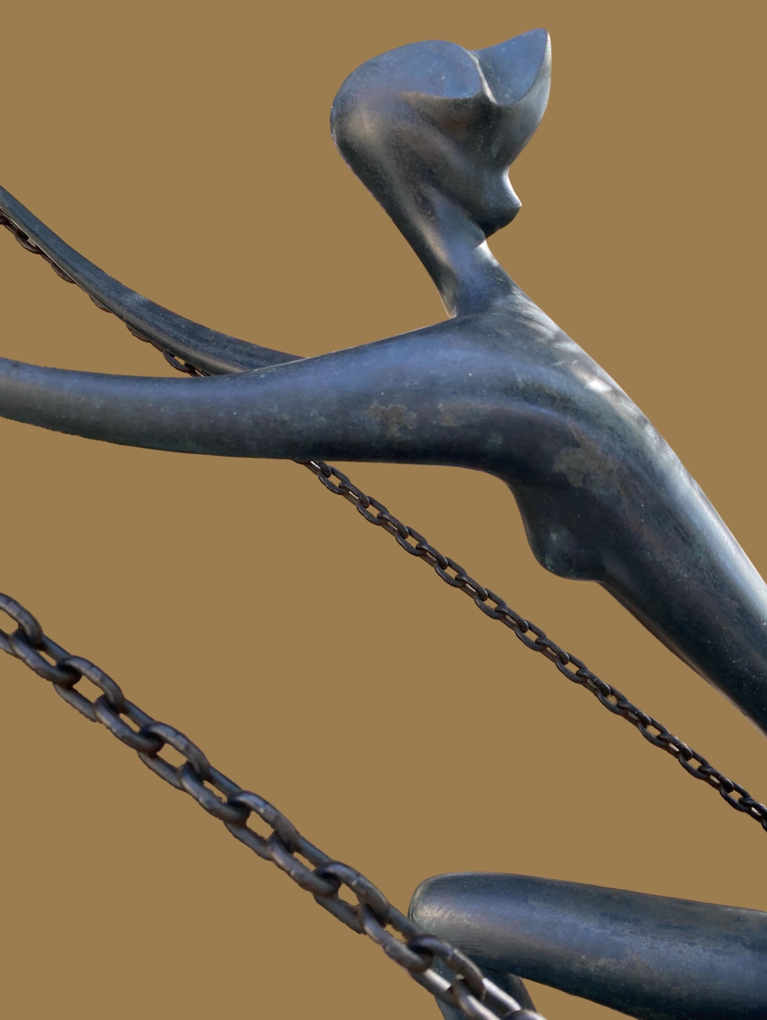 Il lavoro di Leon Bronstein è intimo, elegante e grazioso. Scultore di notevole talento, esplora il potere e la bellezza delle relazioni, trasformando magicamente la figura umana in forme fluide. Il 1980 è stato per lui un nuovo inizio: trovare un