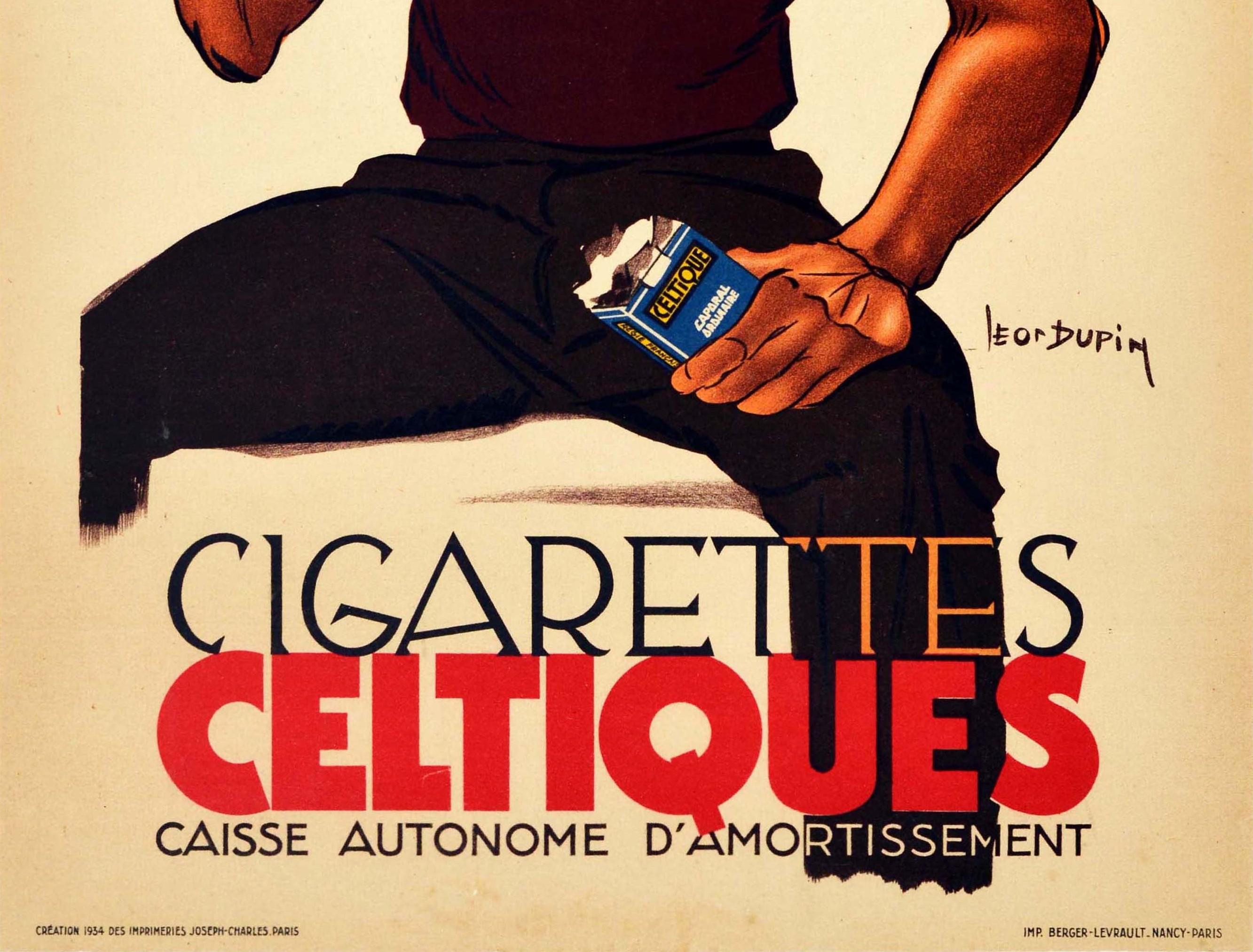 Affiche vintage d'origine, Cigarettes Celtiques, Tobacco Smoking Man, Œuvre d'art - Orange Print par Leon Dupin