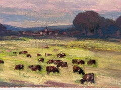 Französisch Ölgemälde von Brown Kühe mampfen auf gelbem Gras unter dem lila Himmel