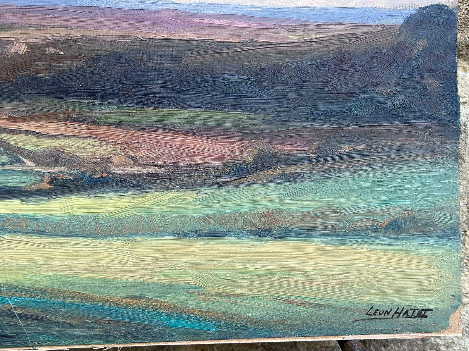 Peinture à l'huile française d'époque, paysage de colline en couches vertes et brunes - Painting de Leon Hatot