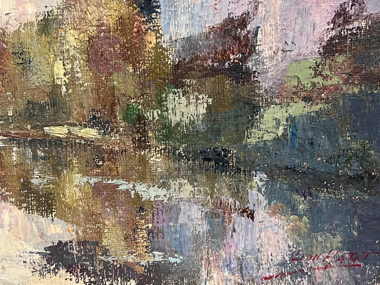 Peinture à l'huile française vintage, paysage de montagne et de rivière réfléchissante  - Painting de Leon Hatot