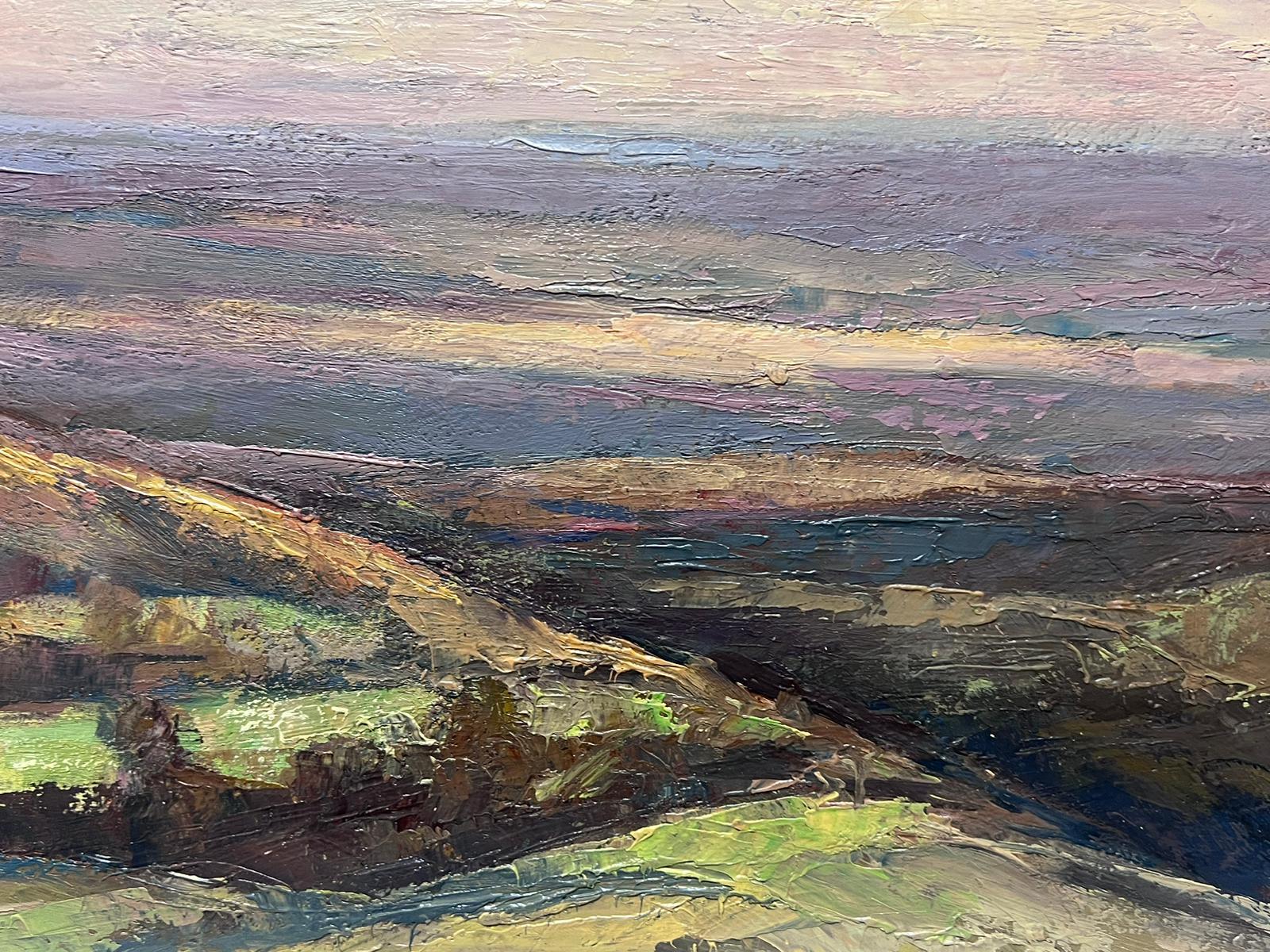 Peinture à l'huile française vintage d'un paysage de ciel violet sur les collines vertes - Painting de Leon Hatot