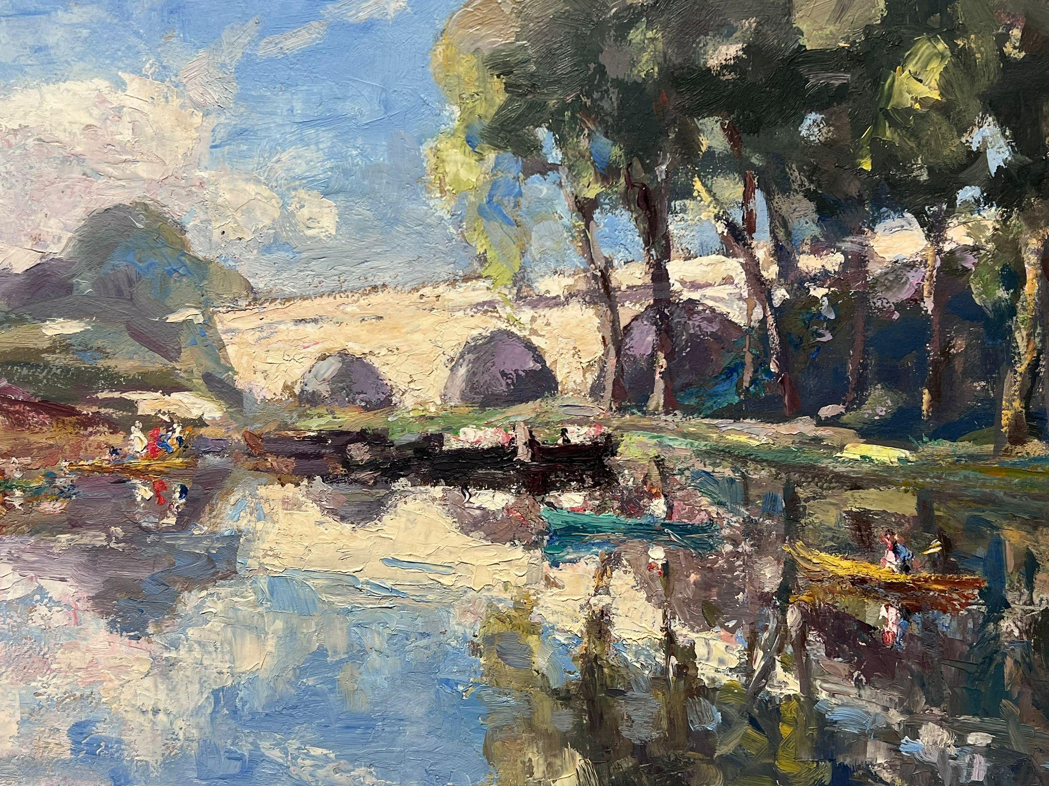 Pittura ad olio impressionista francese d'epoca Ponte di pietra su un affollato lago a remi - Painting di Leon Hatot