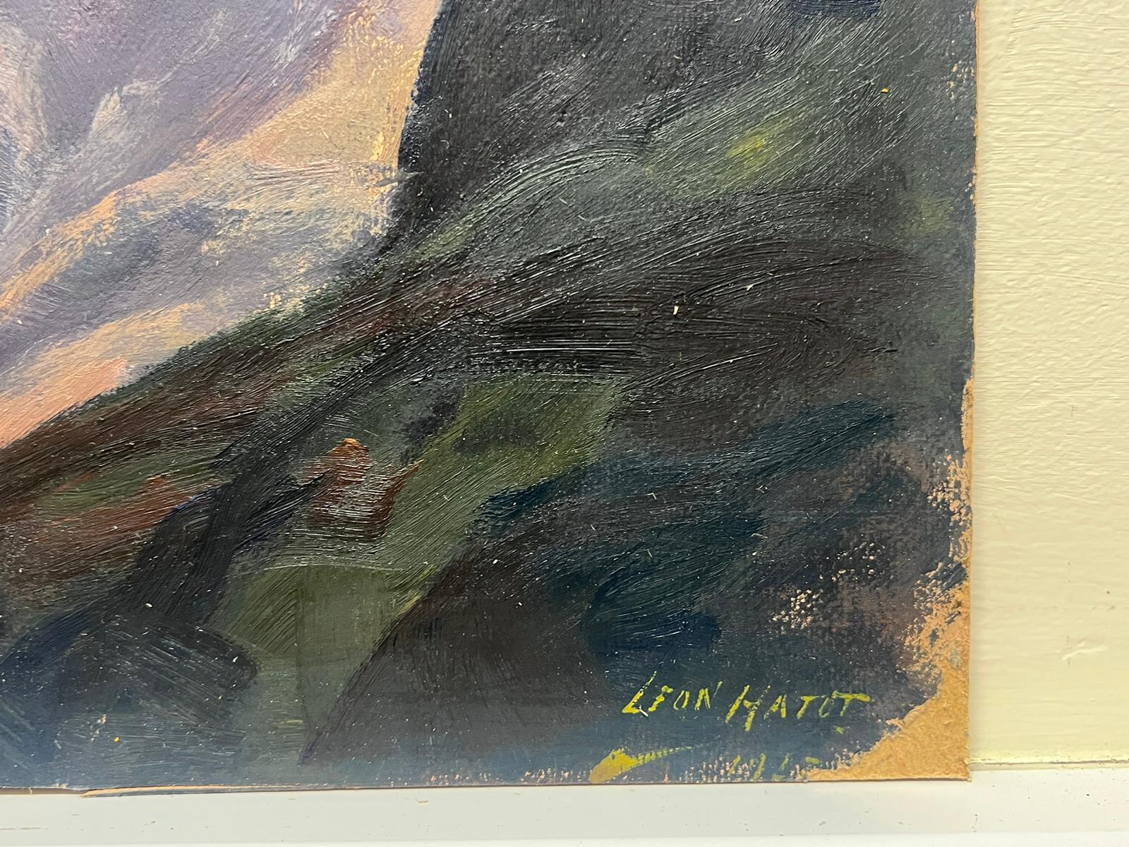 Peinture à l'huile française millésimée Paysage de montagnes françaises mauves - Painting de Leon Hatot