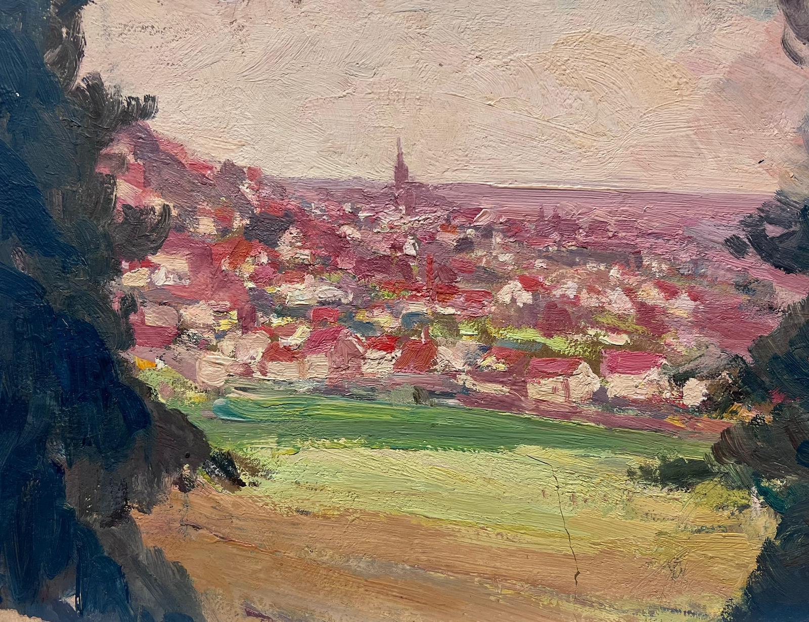 Peinture à l'huile vintage d'un paysage de ville française rose - Painting de Leon Hatot