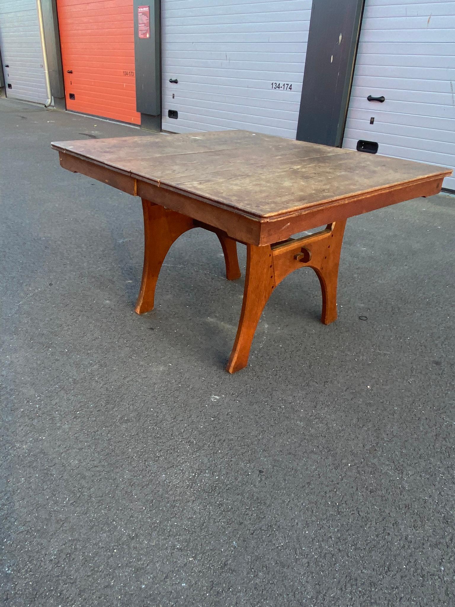 Table en chêne art nouveau de Léon Jallot '1874-1967' vers 1910 État moyen - En vente à Mouscron, WHT