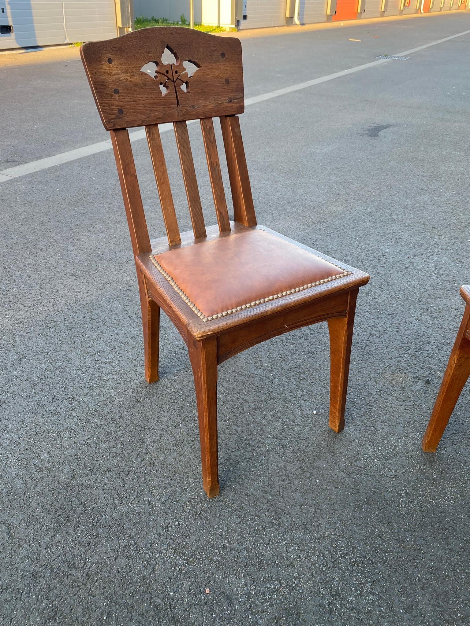 20ième siècle Léon Jallot '1874-1967' set de 6 chaises en chêne  vers 1910 en vente
