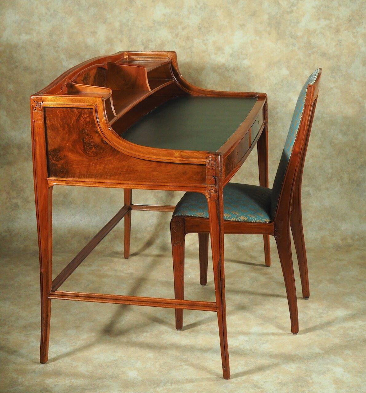 Leon Jallot Schreibtisch und Stuhl aus Nussbaumholz mit Skulpturen (Art nouveau) im Angebot