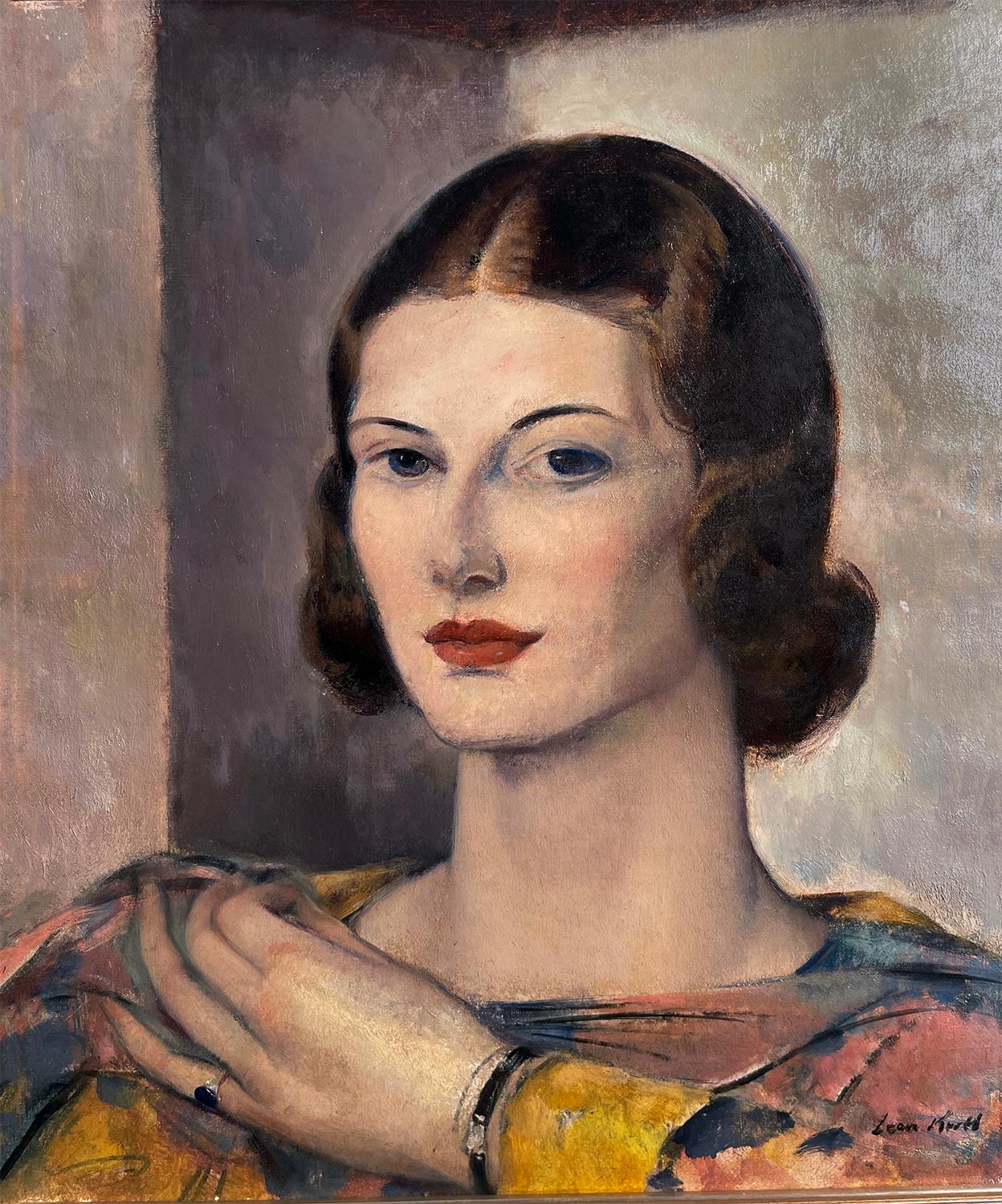 Portrait d'une jeune femme élégante dans des gris chauds et des ocres douces - Académique Painting par Leon Kroll