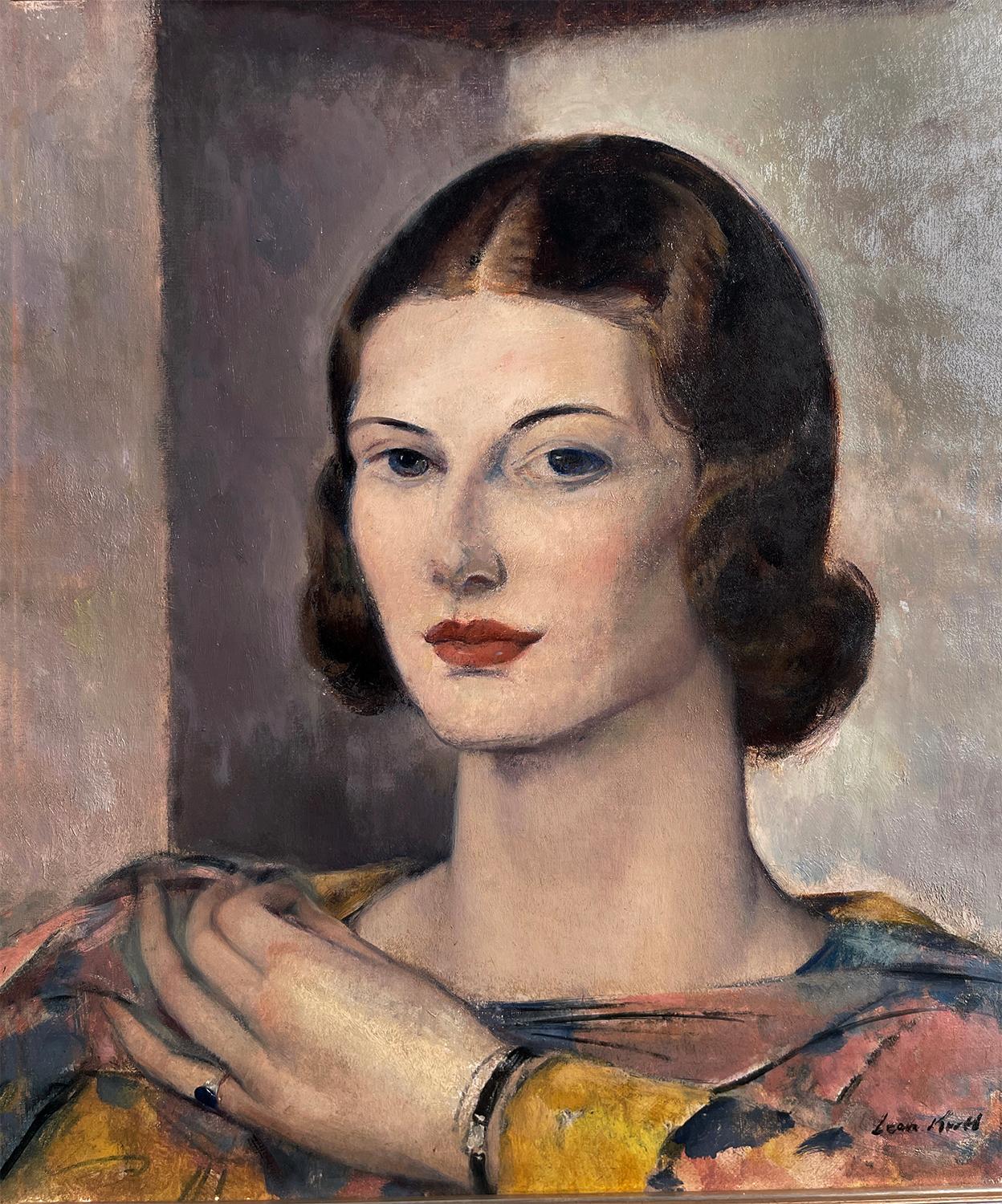 Ritratto di una giovane donna elegante in grigi caldi e ocra tenui in vendita 4