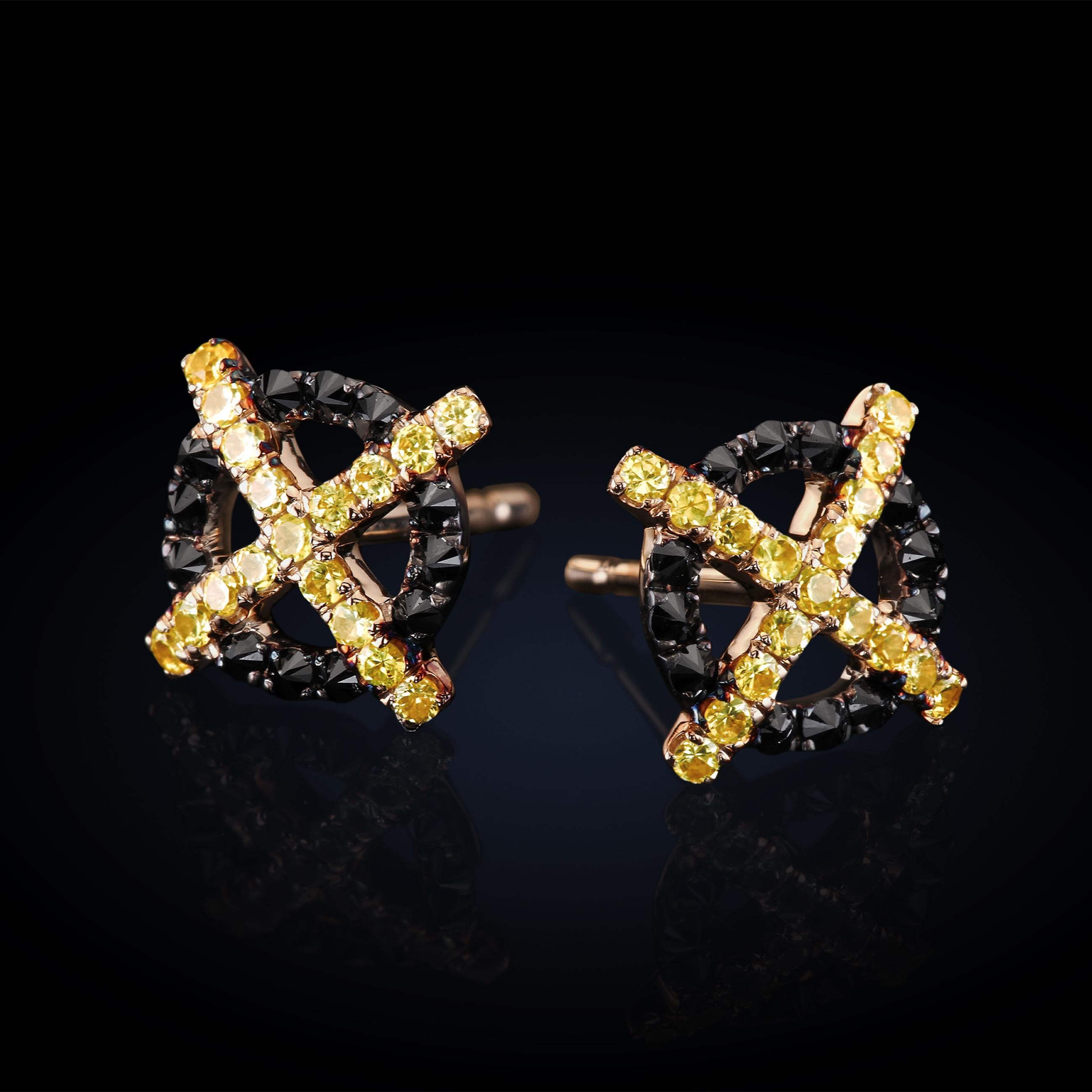 Taille ronde Leon Mege Clous d'oreilles en or jaune 18 carats avec saphirs et diamants noirs en vente