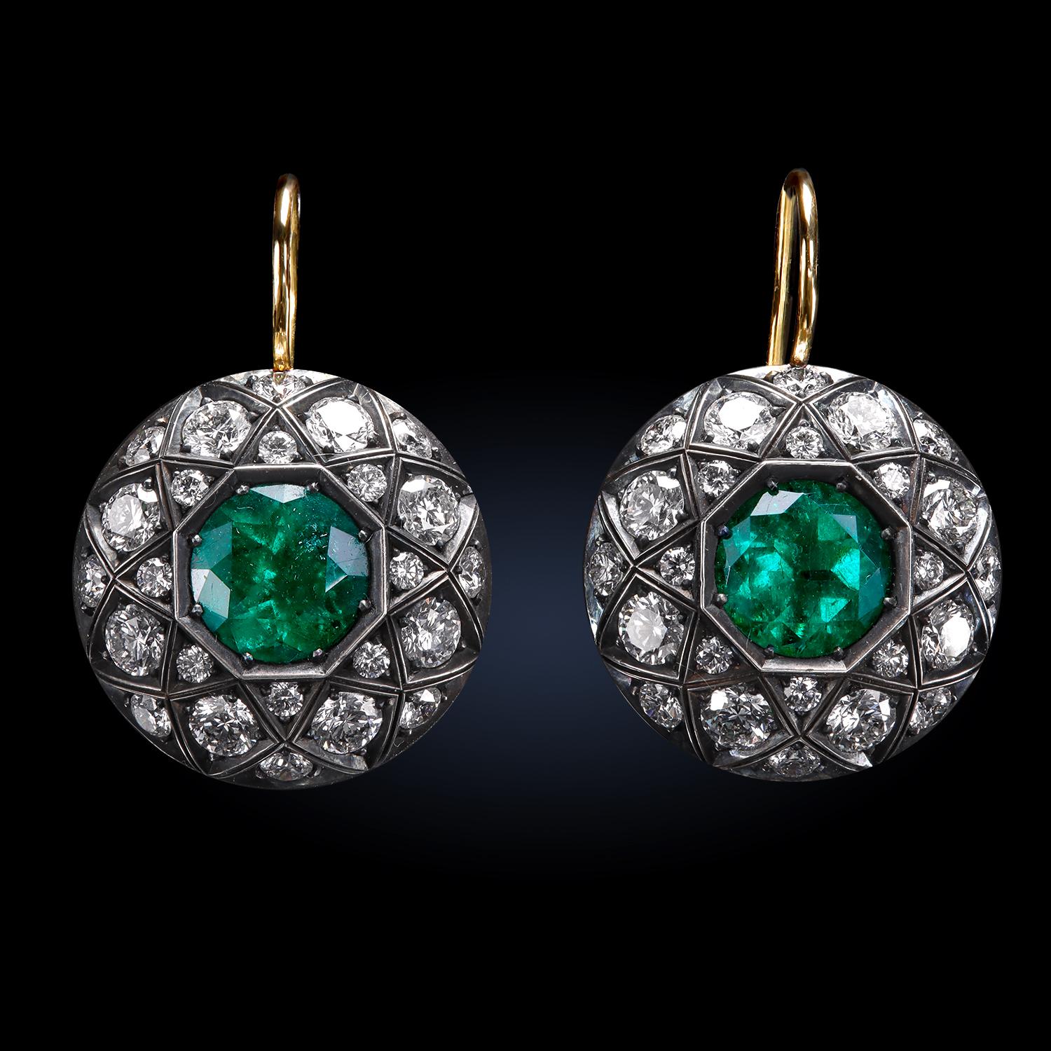 Leon Mege Pendientes Esmeralda Colombiana Natural Art Decó en Nuevo estado para la venta en New York, NY