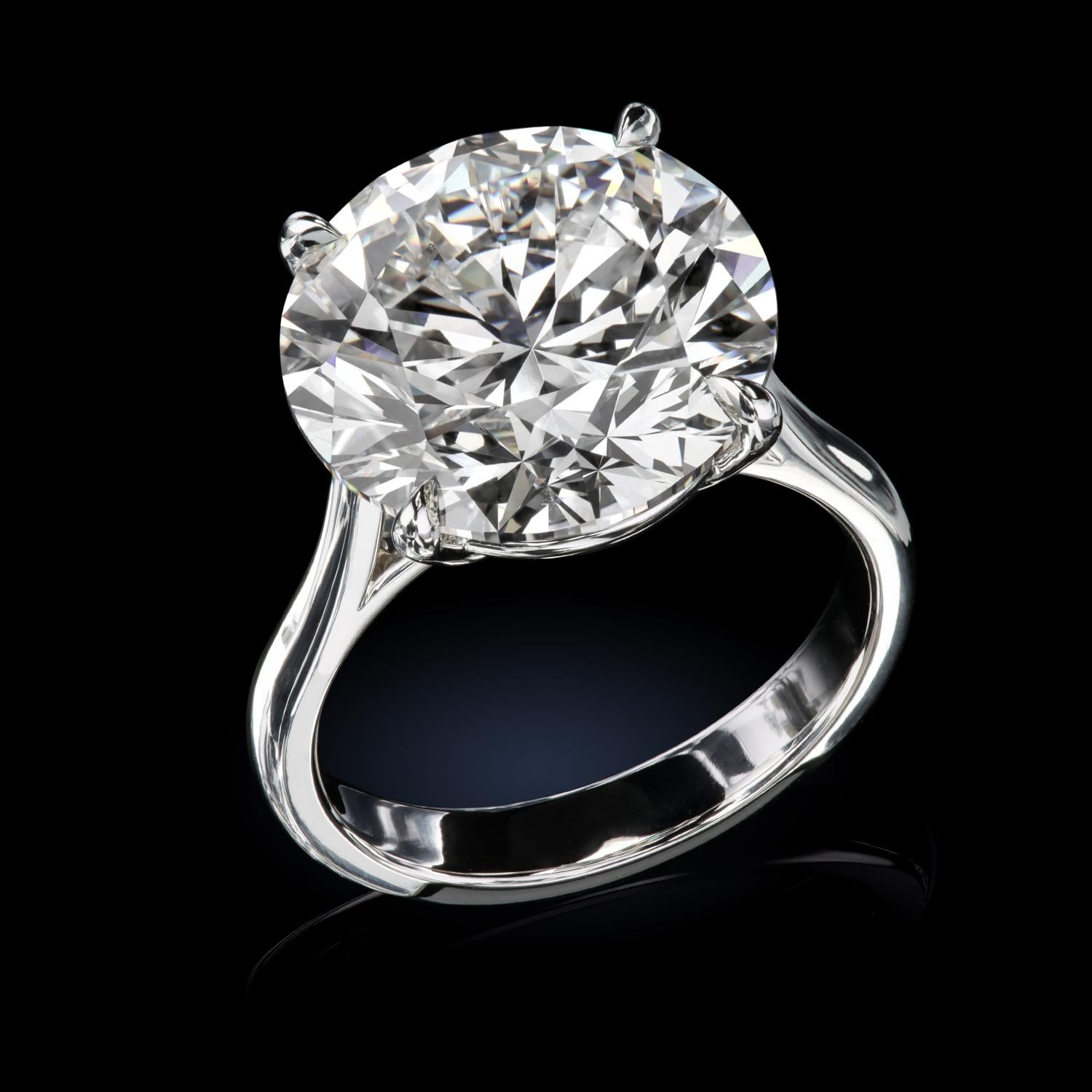 Round Cut Leon Mege Classic Platinum Solitaire with Round Diamond For Sale