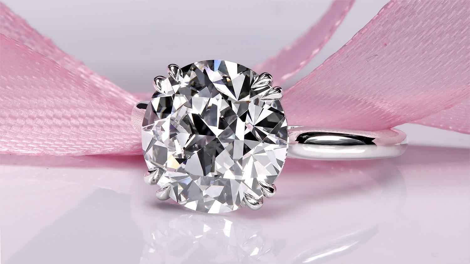 Leon Mege solitario clásico con un diamante de talla europea antigua Corte europeo antiguo en venta