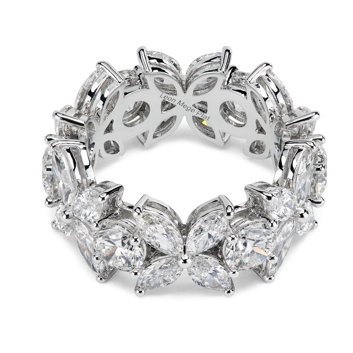 Anillo de eternidad Leon Megé de diamantes redondos alternados con racimos de marquesas Contemporáneo en venta