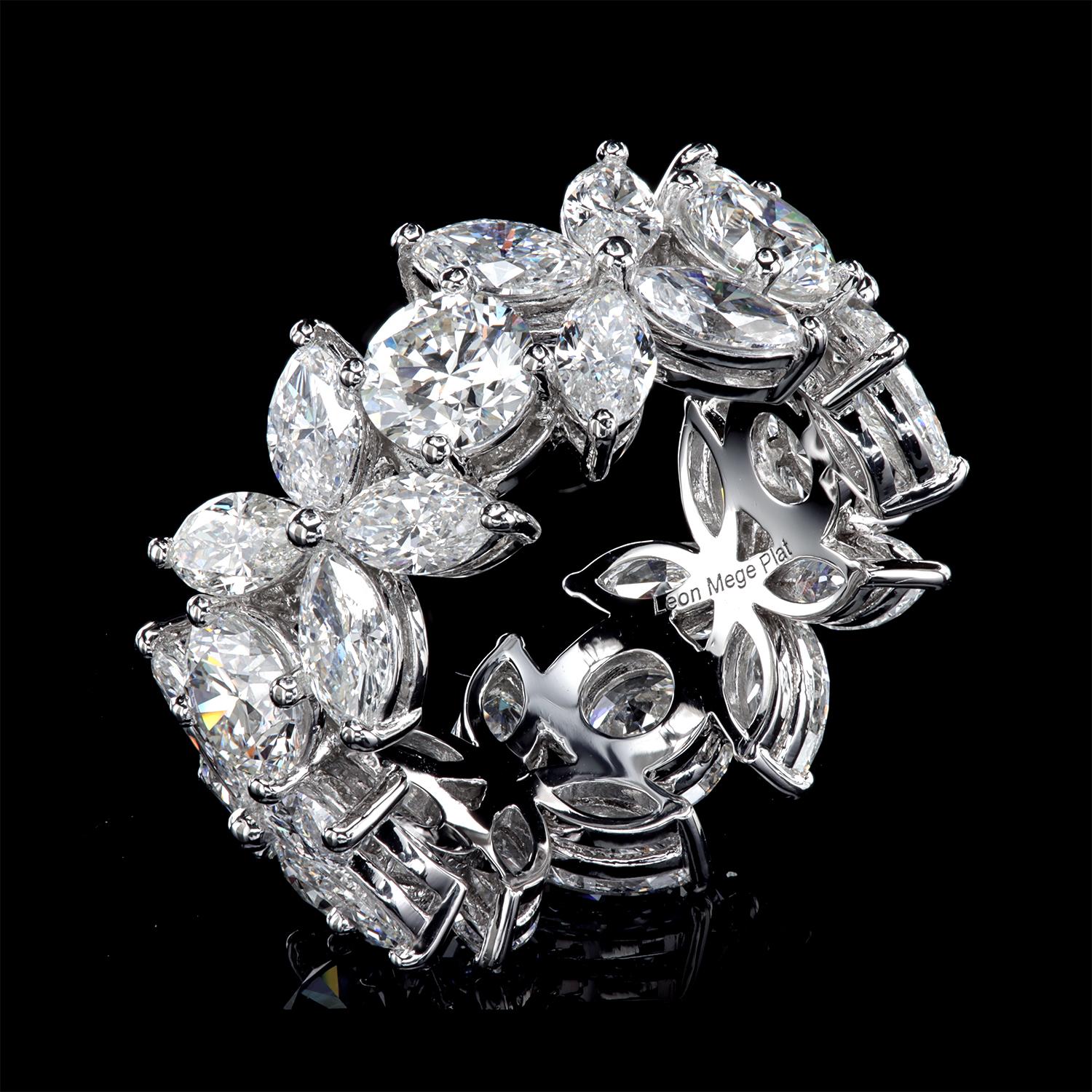 Anillo de eternidad Leon Megé de diamantes redondos alternados con racimos de marquesas en venta 1