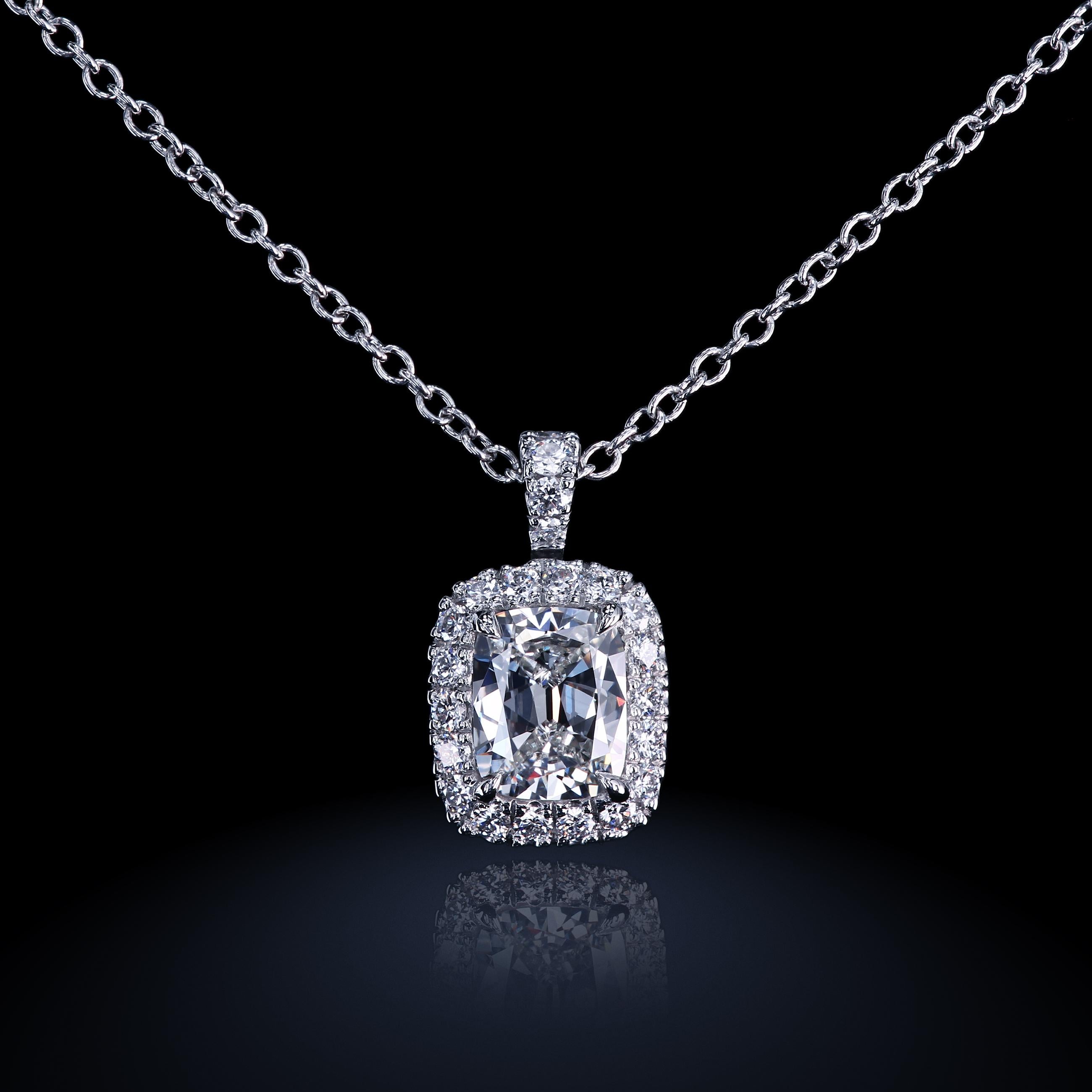 Colgante de platino con micropavé de diamantes de 0,70 quilates F/VS2 certificado por GIA Leon Mege Contemporáneo en venta