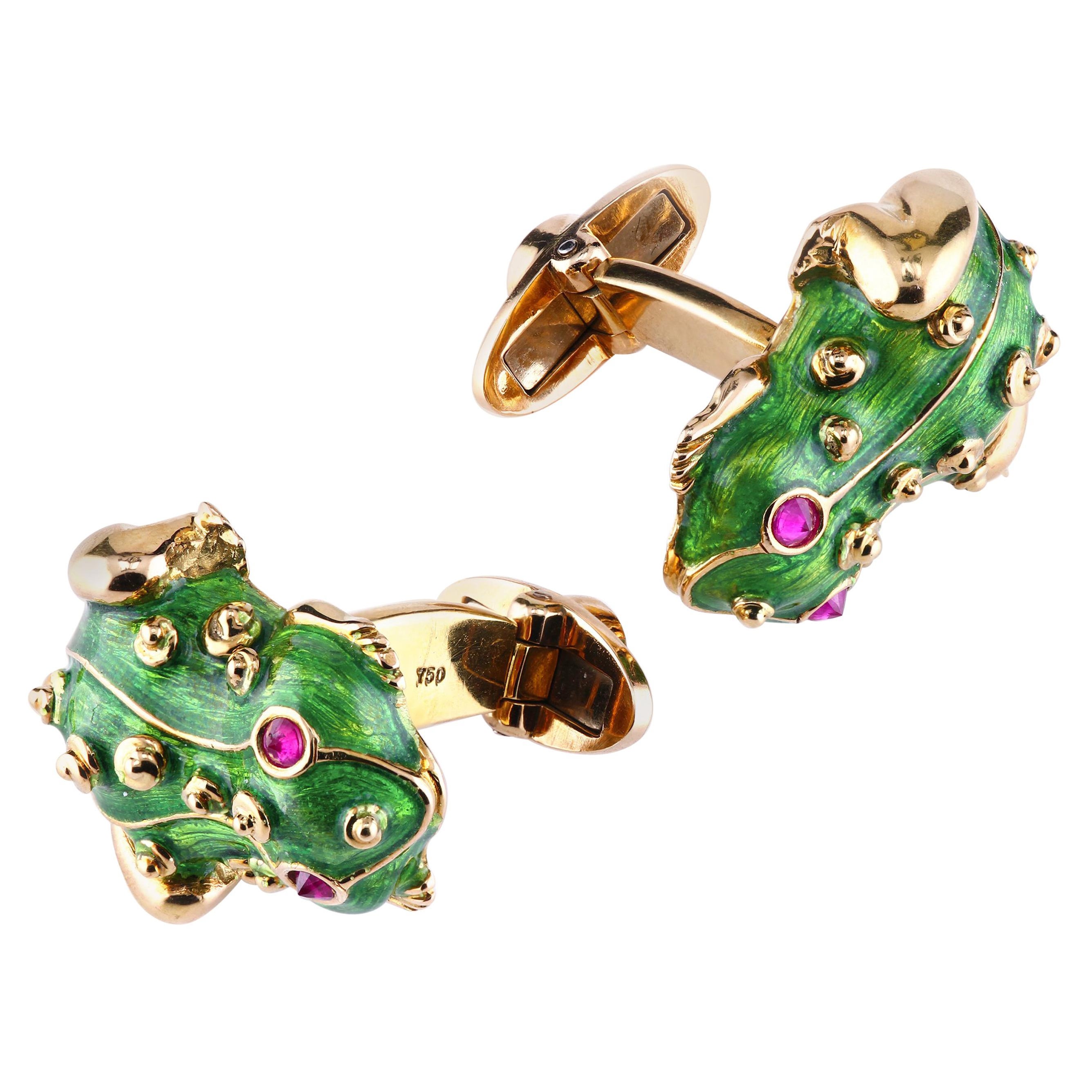 Handgefertigte Manschettenknöpfe mit Frosch aus 18 Karat Gold und grüner Emaille mit natürlichen Rubin-Augen von Mege