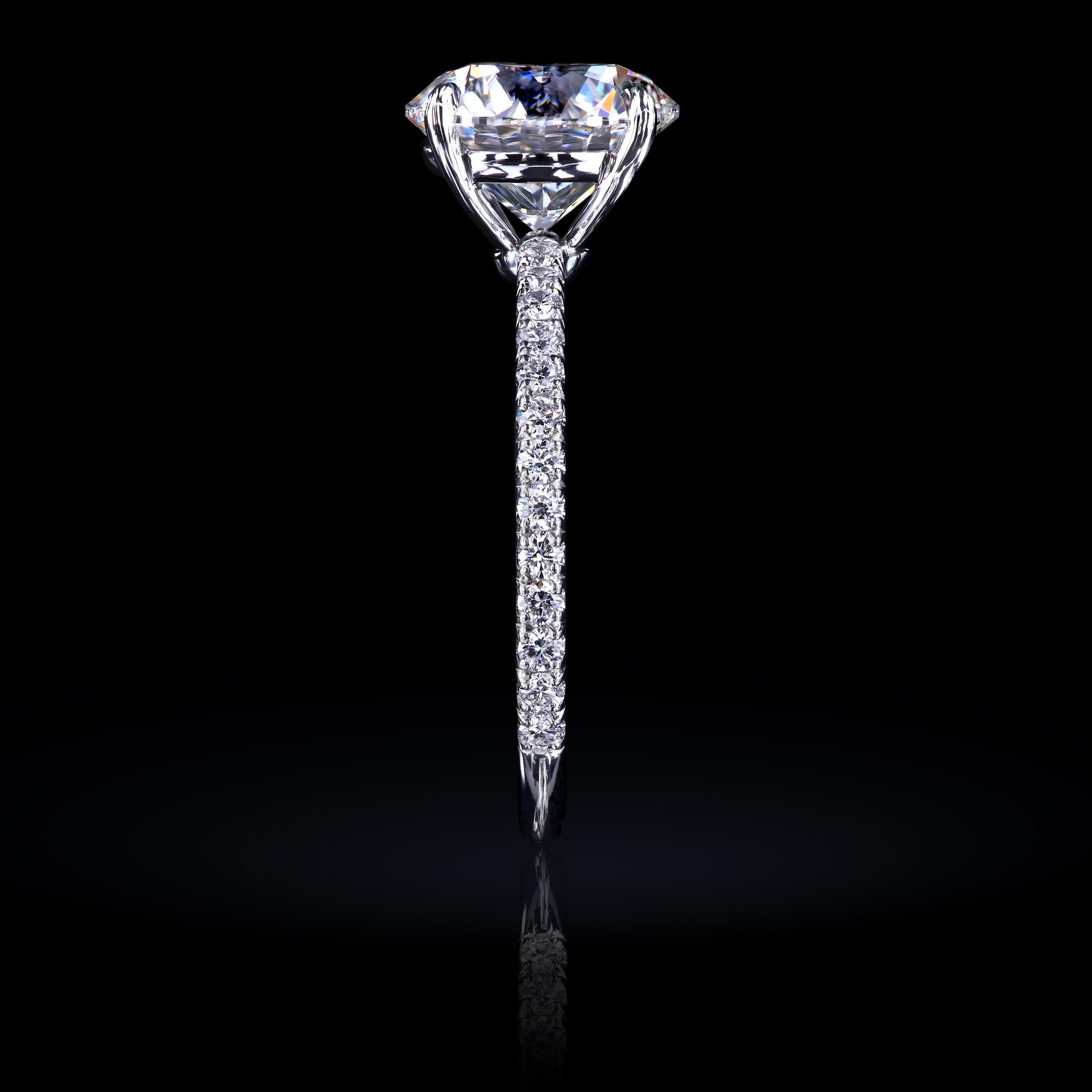Contemporain Leon Mege Bague de fiançailles en platine faite à la main avec diamant rond en vente