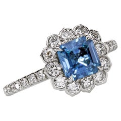 Leon Mege, bague de fiançailles halo de lotus avec saphir bleu et diamant micro-pavé