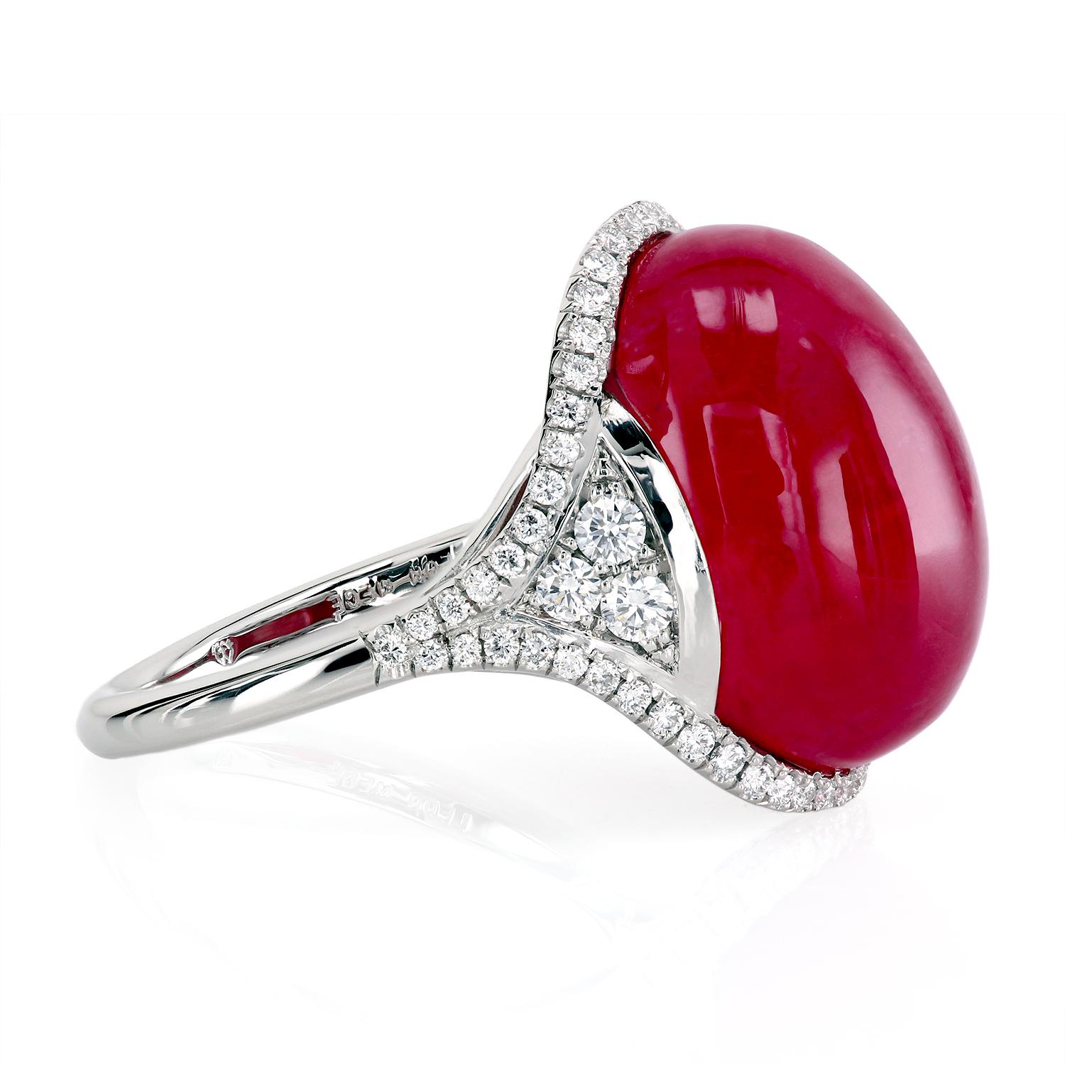 Contemporaneo Anello Leon Mege in platino in stile Art Deco con rodonite cabochon e pavé di diamanti in vendita