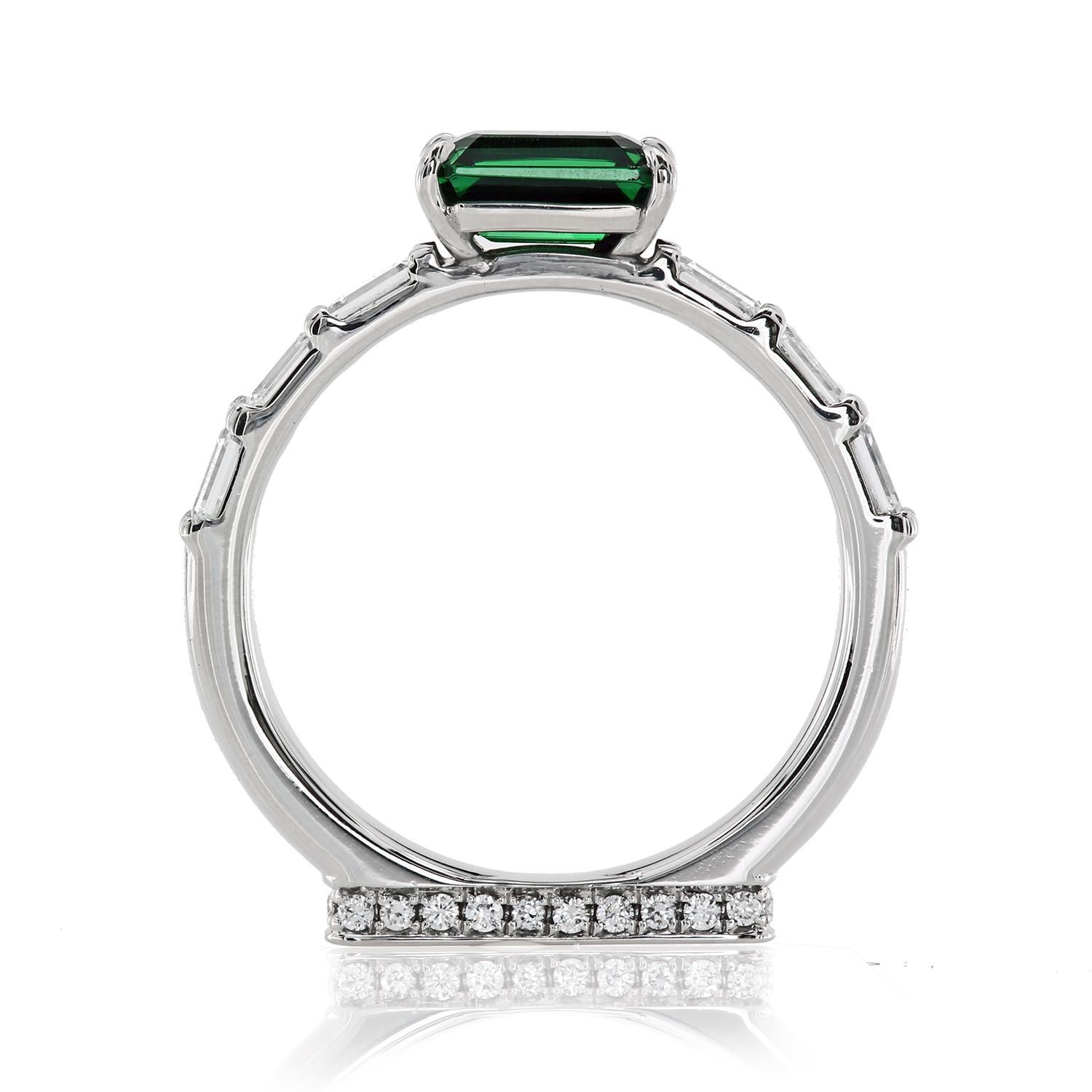 Leon Mege Platinum East-West Ring with 1.00-carat Emerald Cut Tsavorite  In New Condition For Sale In New York, NY