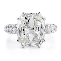 Bague de fiançailles Léon Mégé en platine avec diamant coussin en serti micro pavé