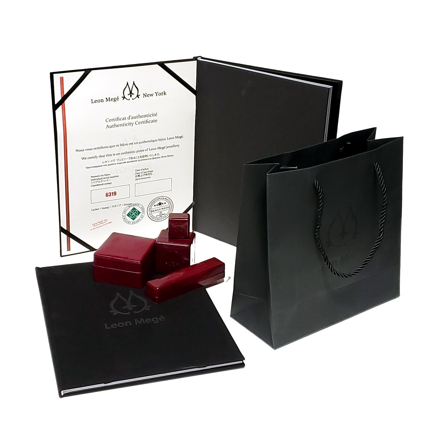 Leon Mege Alliance flexible en platine avec bord en diamants noirs Neuf - En vente à New York, NY