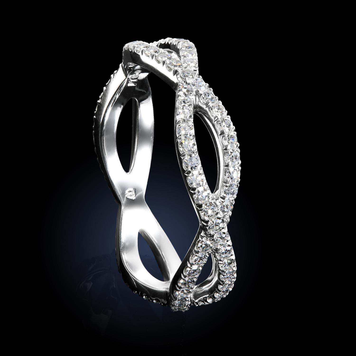 Leon Mege, fascia in platino 