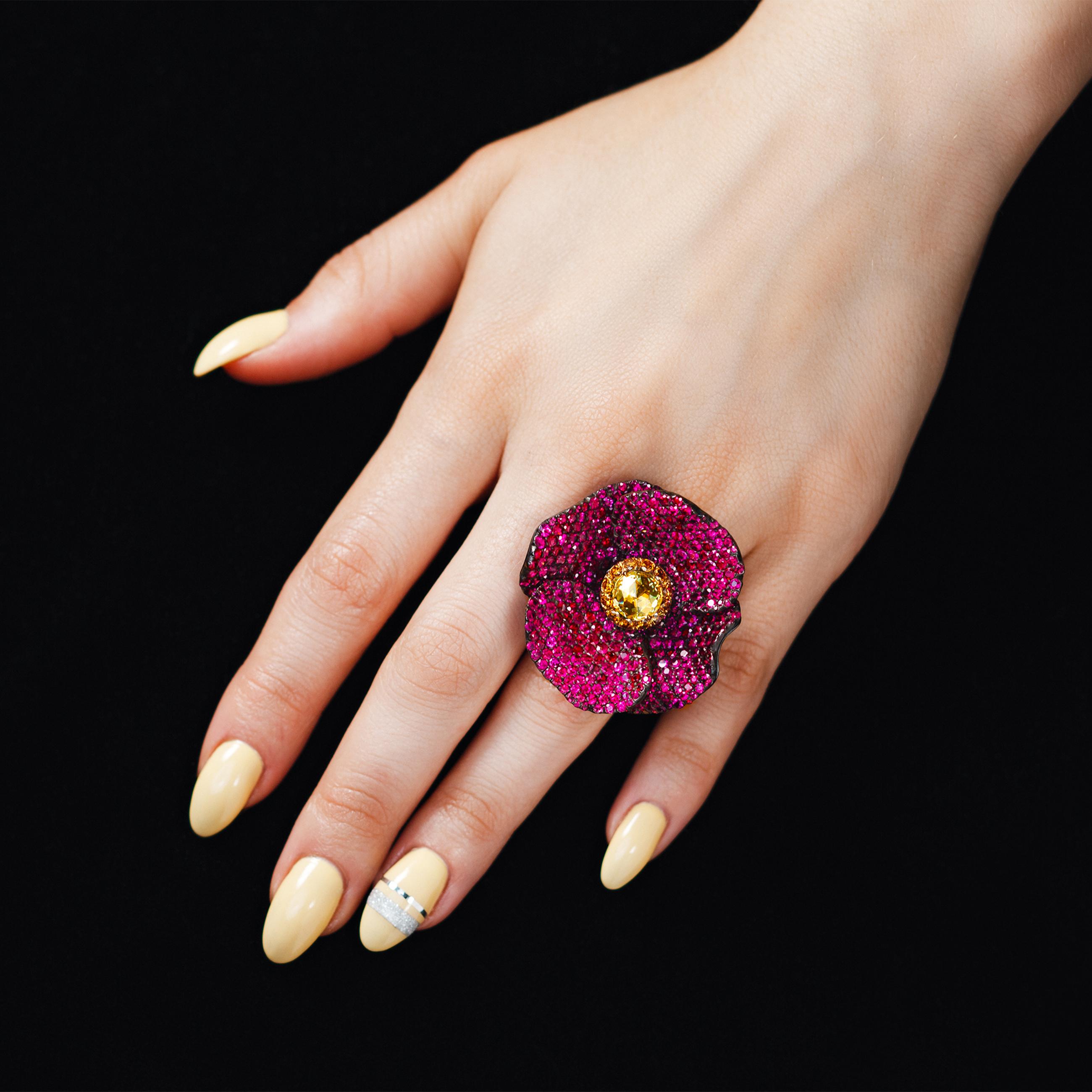 Leon Mege, bague « Fleur coquelicot » avec rubis et diamants Pour femmes en vente