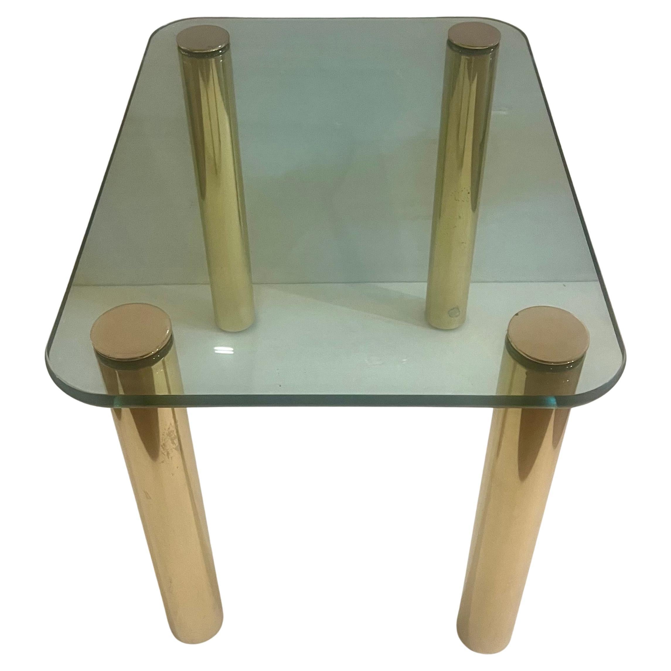 Leon Rosen für Pace Ein Paar postmoderne Beistelltische aus Messing und Glas (Postmoderne) im Angebot
