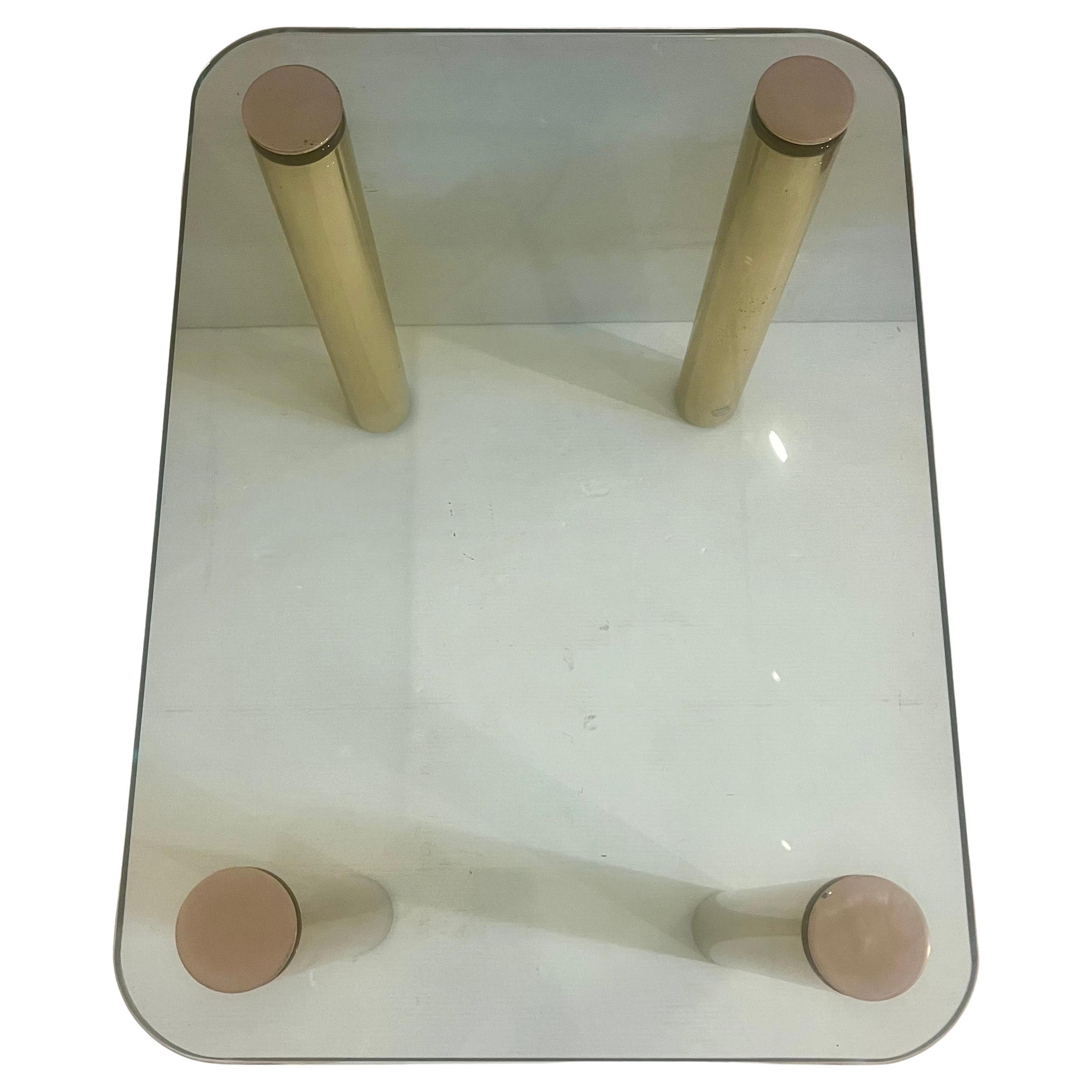 Leon Rosen für Pace Ein Paar postmoderne Beistelltische aus Messing und Glas im Angebot 1