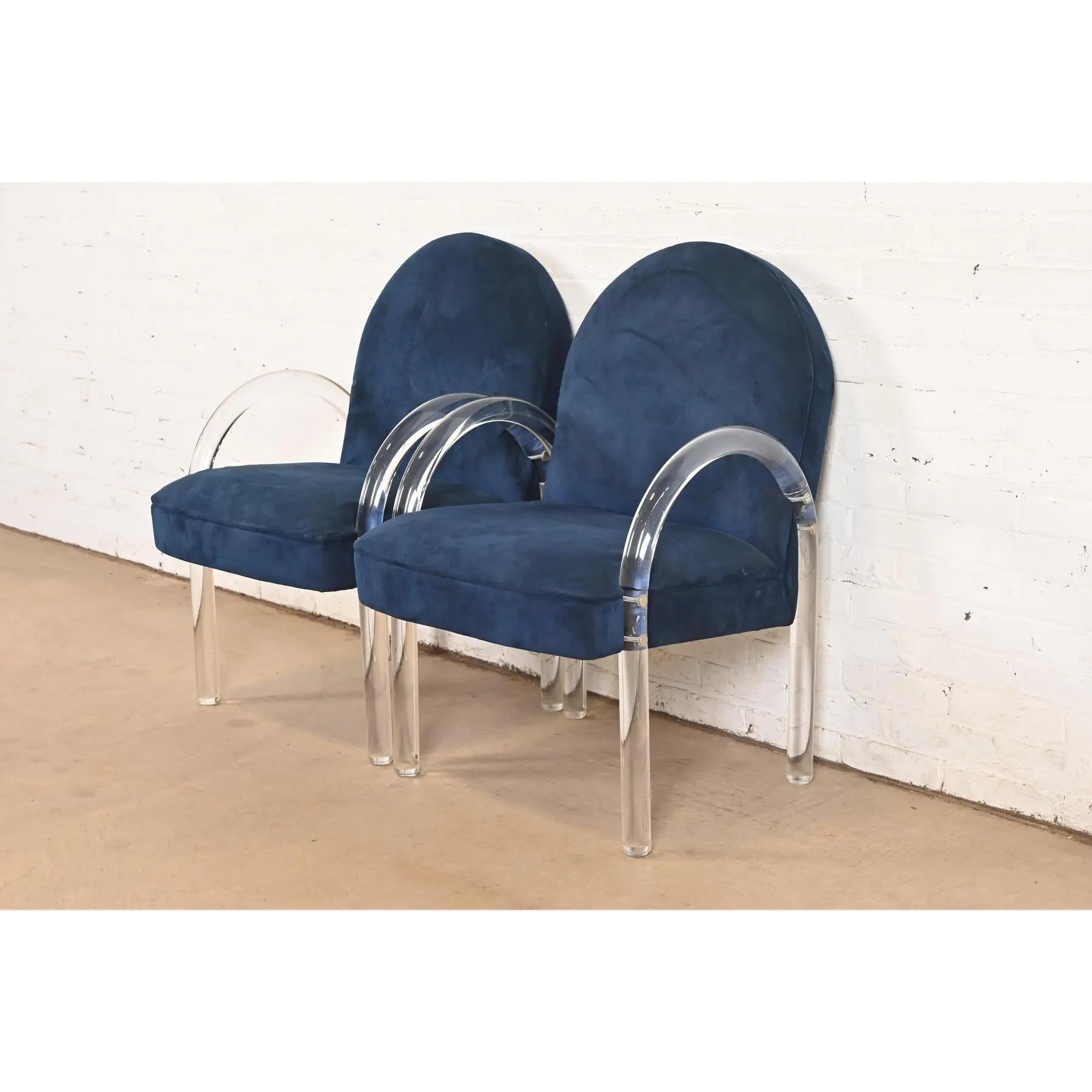 An outstanding pair of Modern Art Deco or Mid-Century Modern lucite waterfall armchairs, club chairs, or lounge chairs

By Leon Rosen for The Pace Collection

USA, 1970s

Sculptural lucite frames, with blue suede upholstery.

Measures: 22