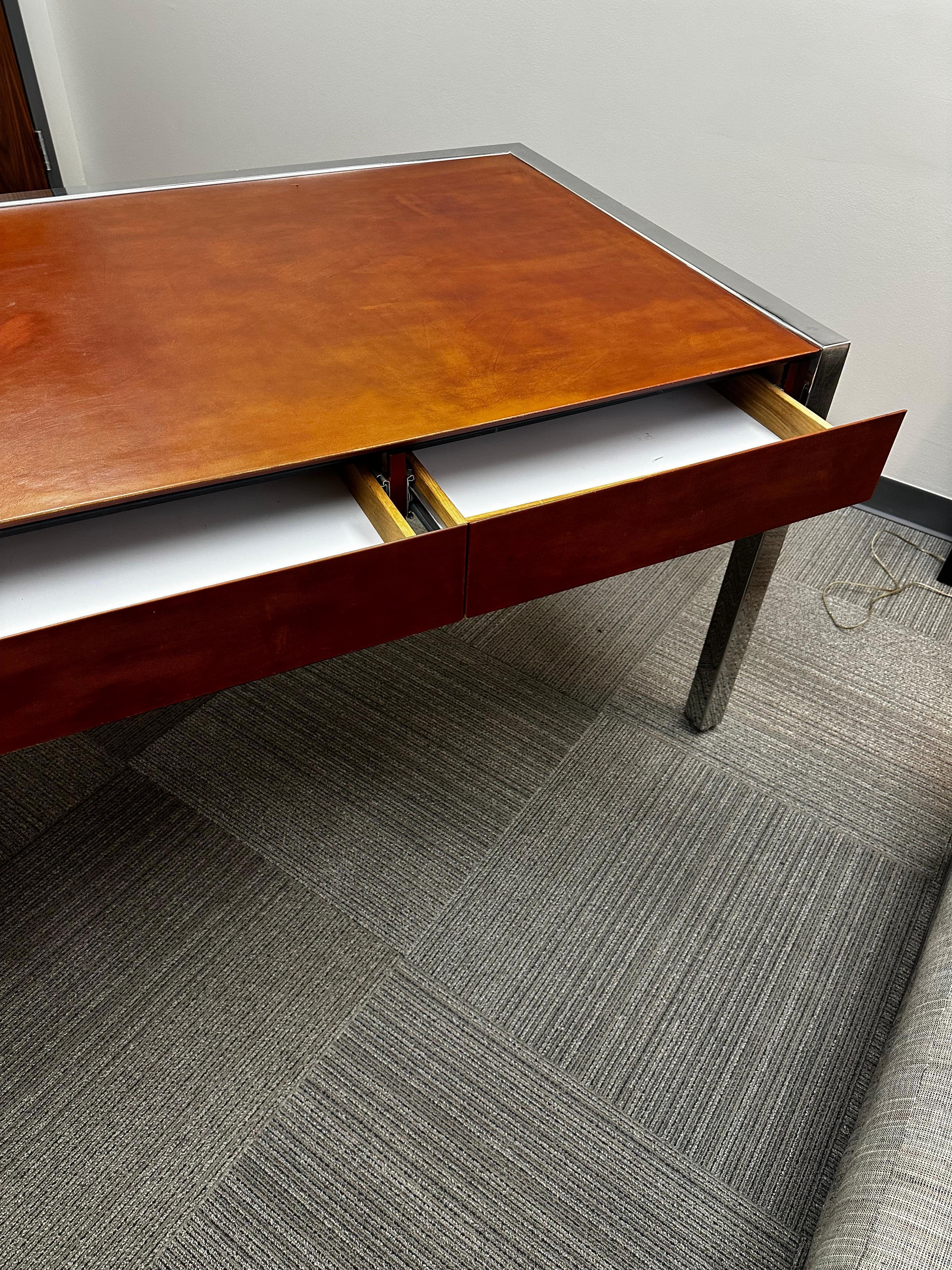 Leon Rosen per Pace Collection Scrivania direzionale in acciaio inox e pelle in vendita 5